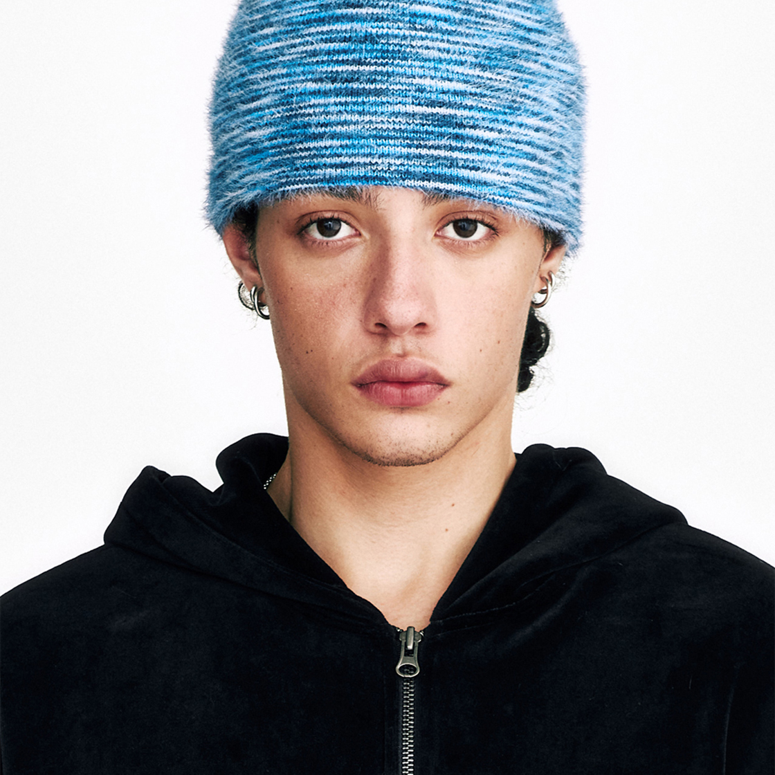 쎄르페 소프트 헤어리 그라데이션 비니 블루&네이비(SSERPE Soft Hairy Gradation Beanie Blue & Navy) - 5