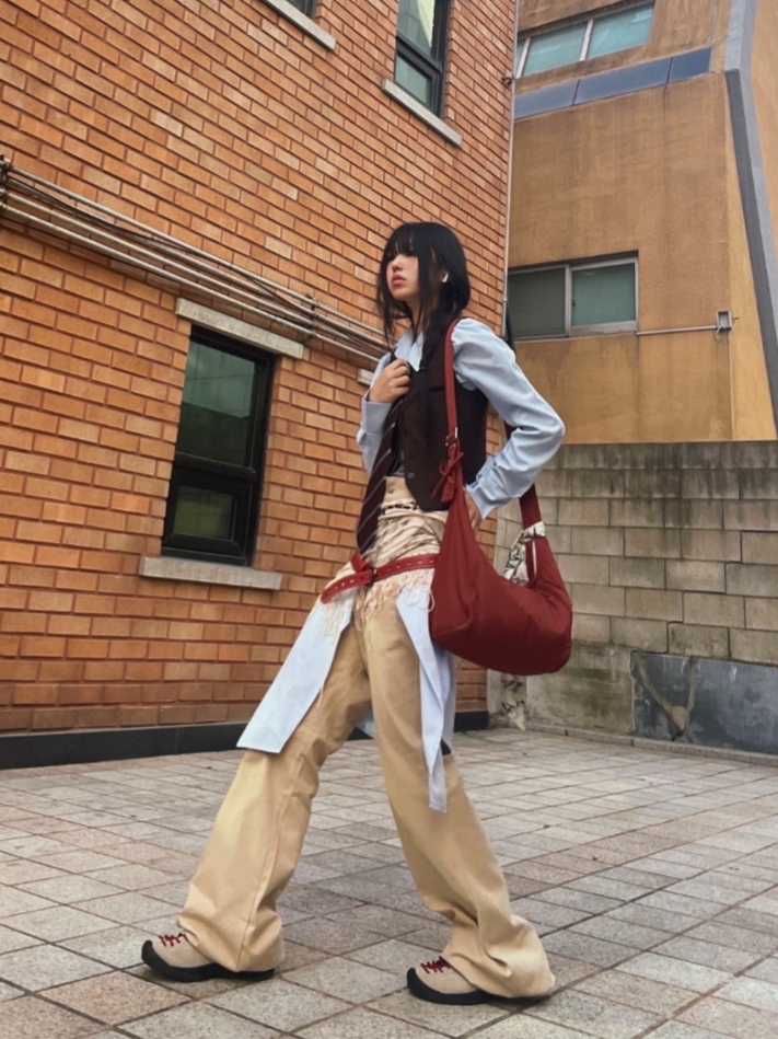 ROARINGRAD Shirt Zipper Flare Pants Beige 착용 스타일