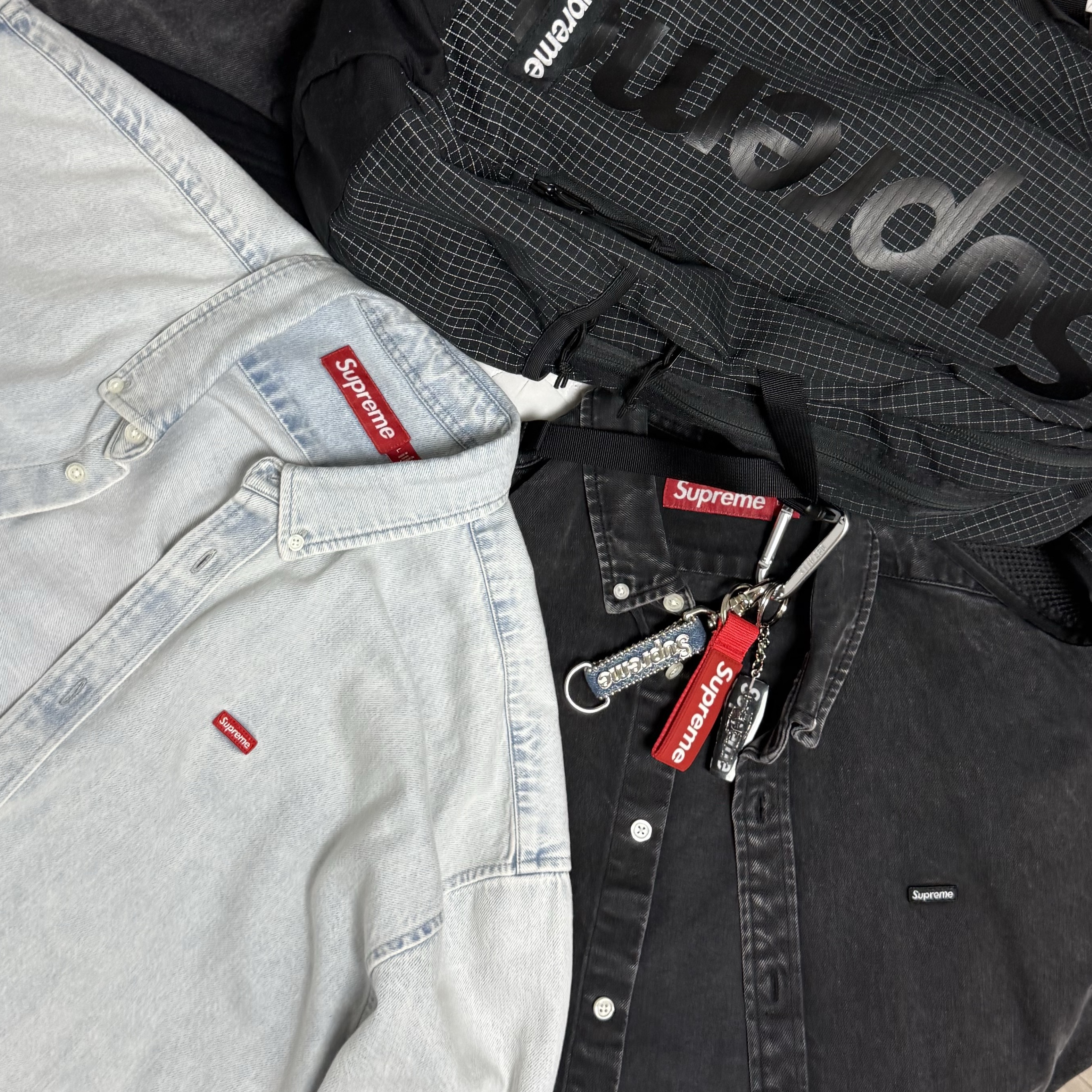 STU Burlap Bag Printing Beads T-shirt White, Supreme Small Box Shirt Washed Blue - 24SS 착용 스타일 - 3