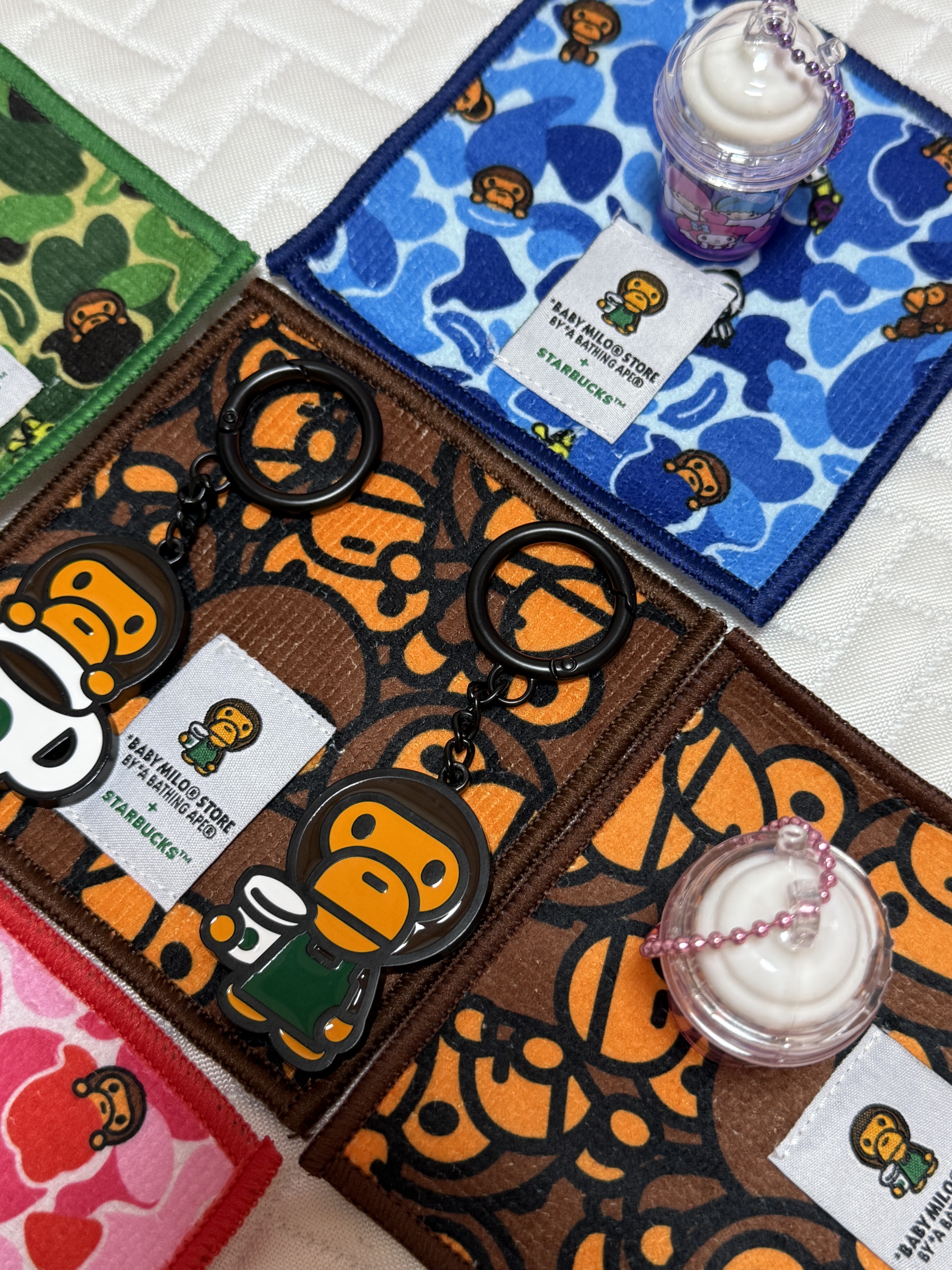 Starbucks x BAPE Baby Milo Coaster, Starbucks x BAPE Baby Milo Keychain 착용 스타일 - 8