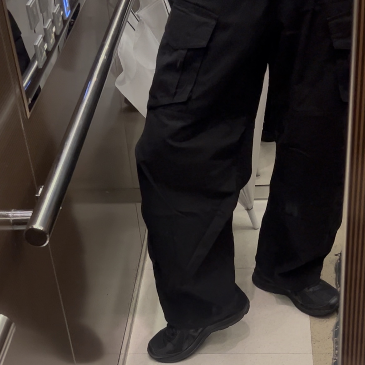 Flavorism VTG Washed Cargo Pants Black, Asics Jog 100 T Black - 4E Extra Wide 착용 스타일