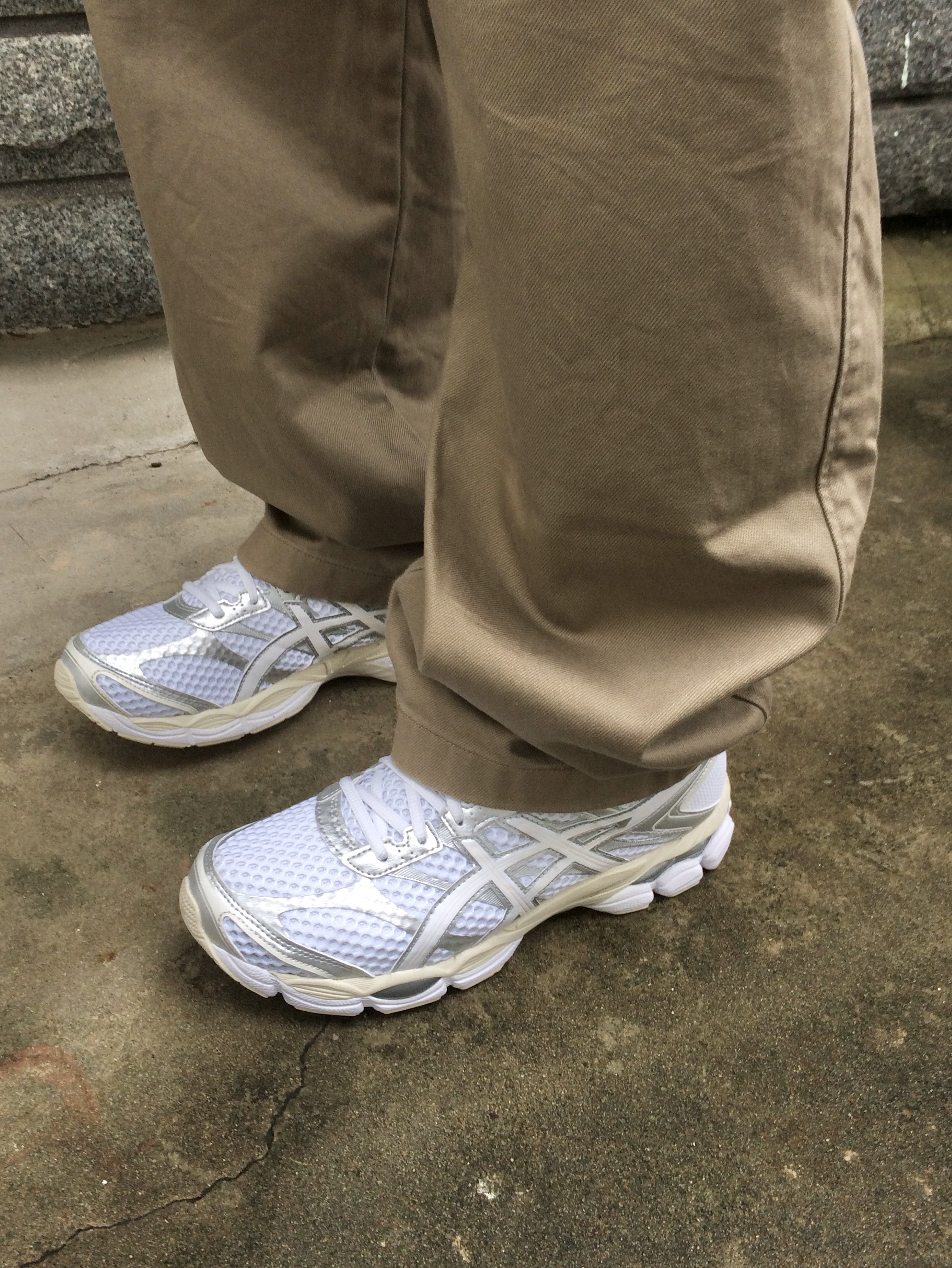 Asics Gel-Cumulus 16 White 착용 스타일 - 4