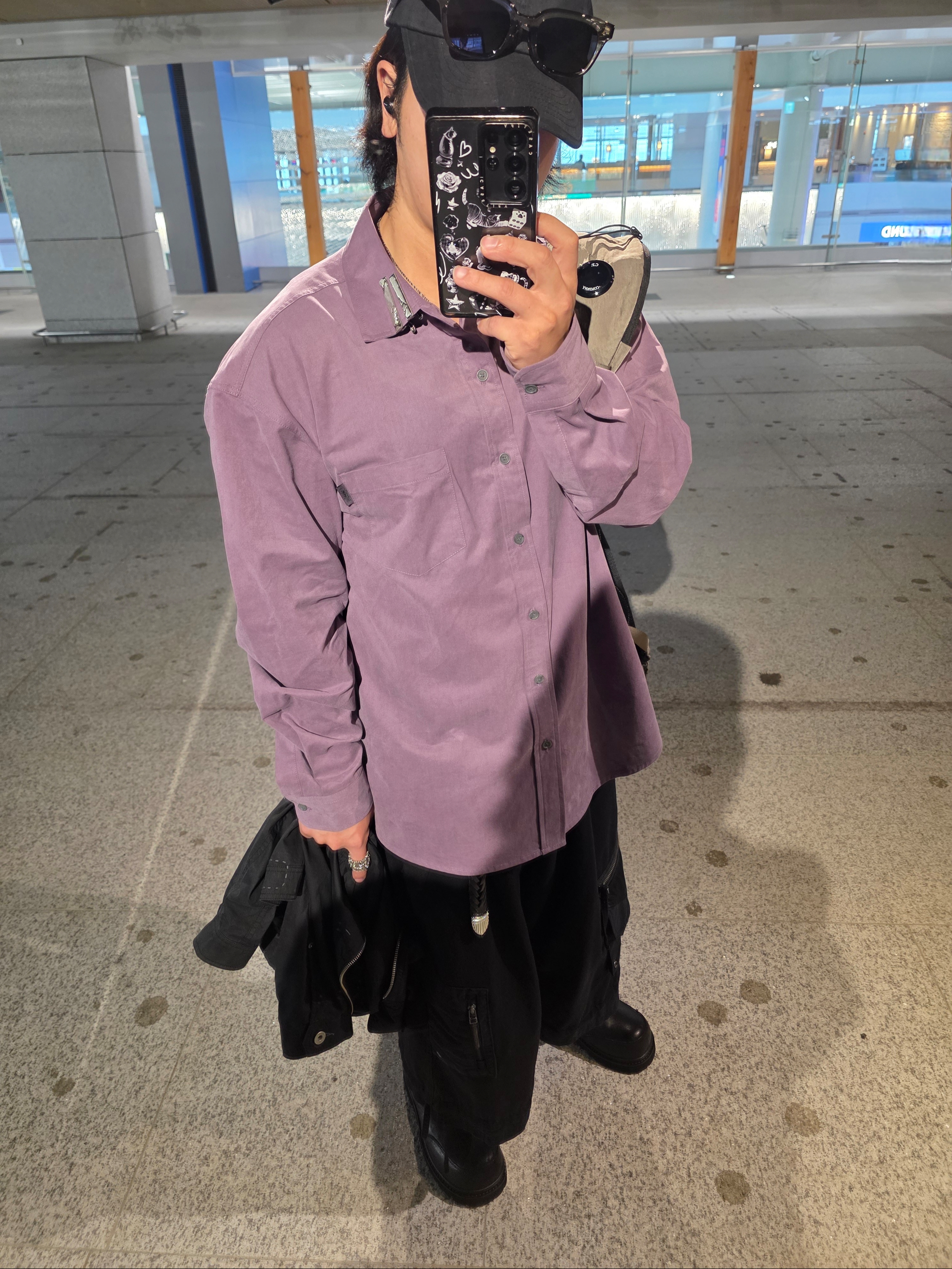 ETCE Layered Cargo Bermuda Shorts 2.0 Black, C.P. Company Nylon B Crossbody Rucksack Walnut Beige - 24FW 착용 스타일 - 9
