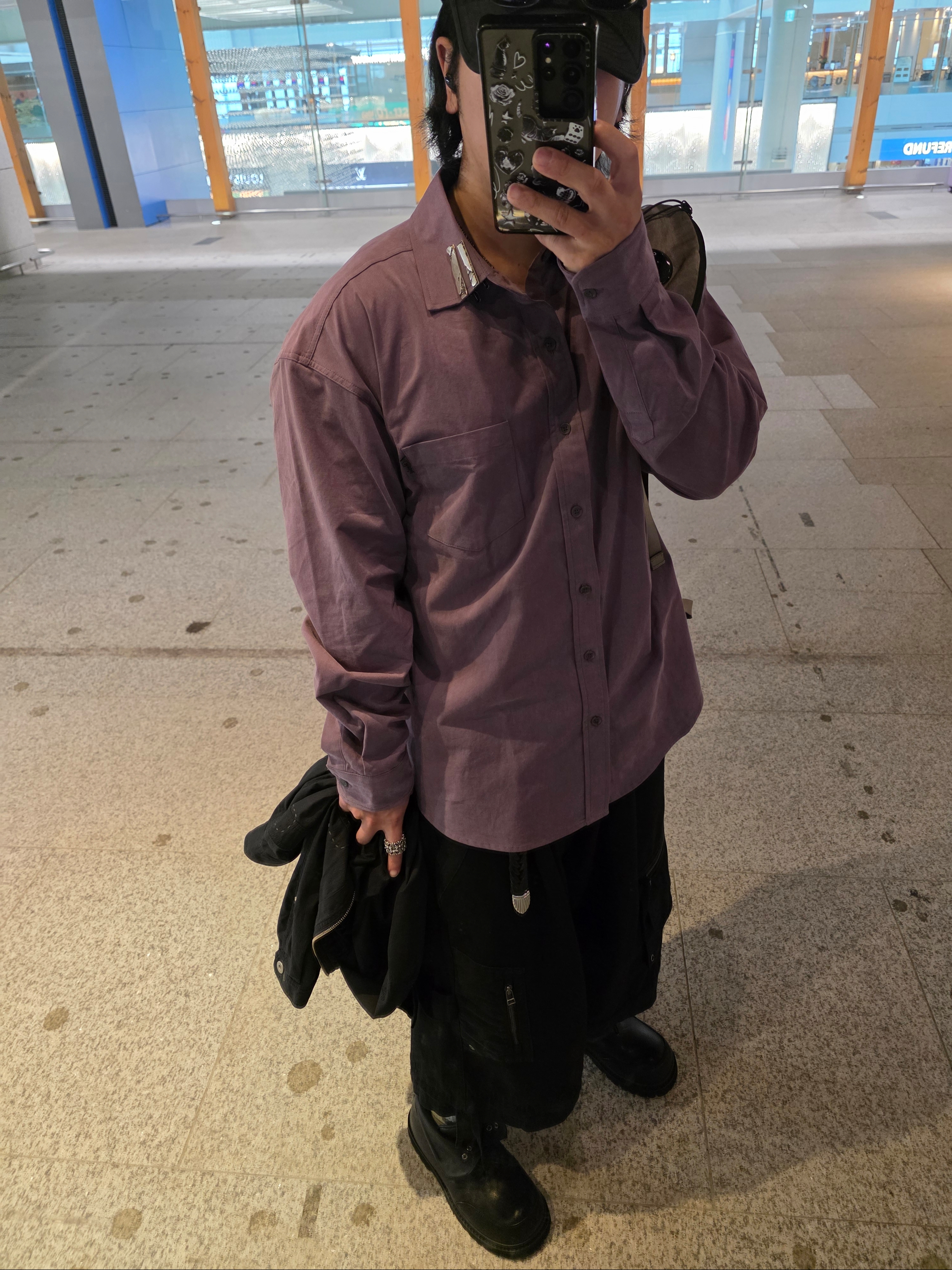 ETCE Layered Cargo Bermuda Shorts 2.0 Black, C.P. Company Nylon B Crossbody Rucksack Walnut Beige - 24FW 착용 스타일 - 7