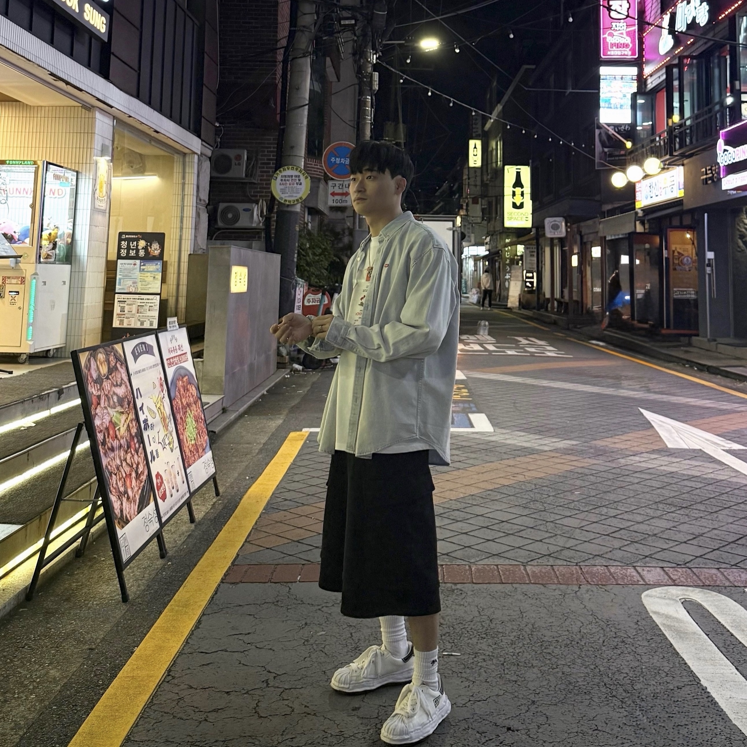 STU Burlap Bag Printing Beads T-shirt White, Supreme Small Box Shirt Washed Blue - 24SS 착용 스타일 - 1