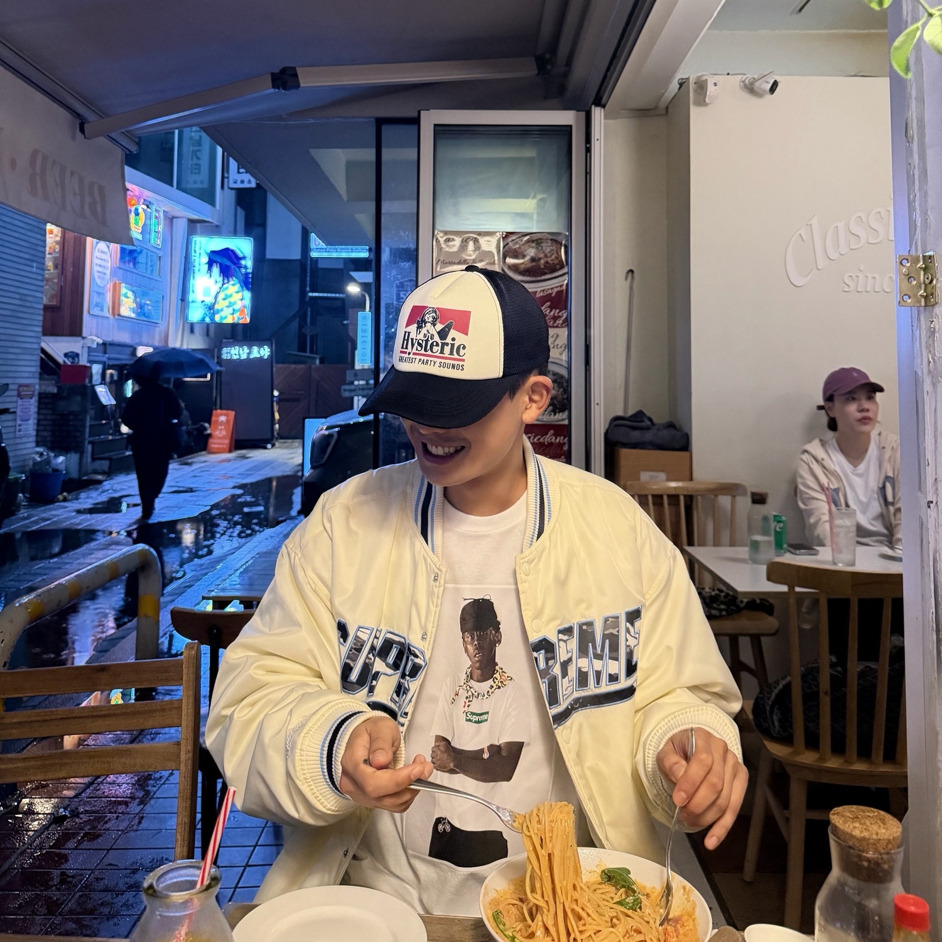 Supreme Mitchell & Ness Camo Logo Varsity Jacket White - 25SS, Hysteric Glamour Guitar Girl Mesh Cap Black 착용 스타일 - 1