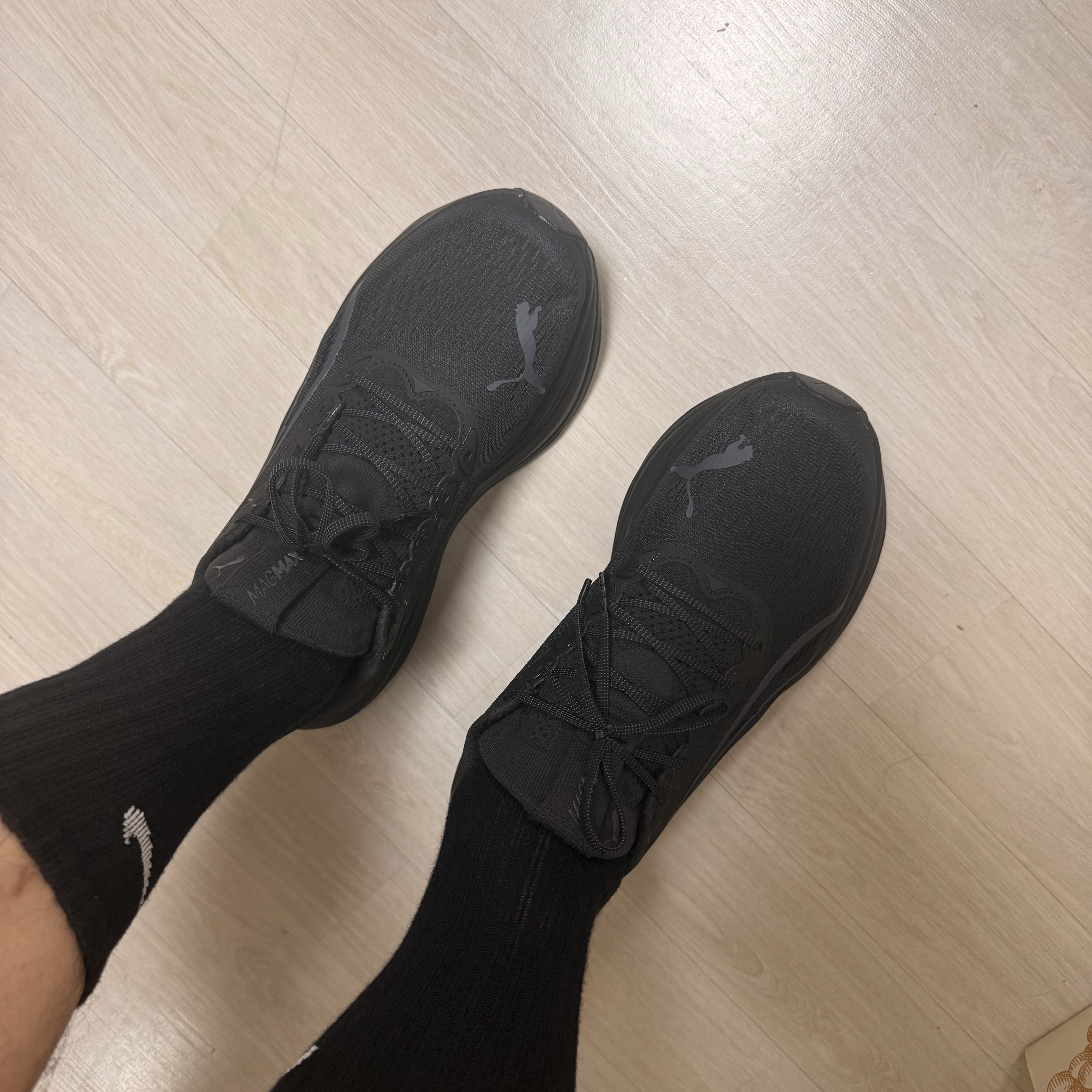 Puma Magmax Nitro Black Galactic Gray 착용 스타일