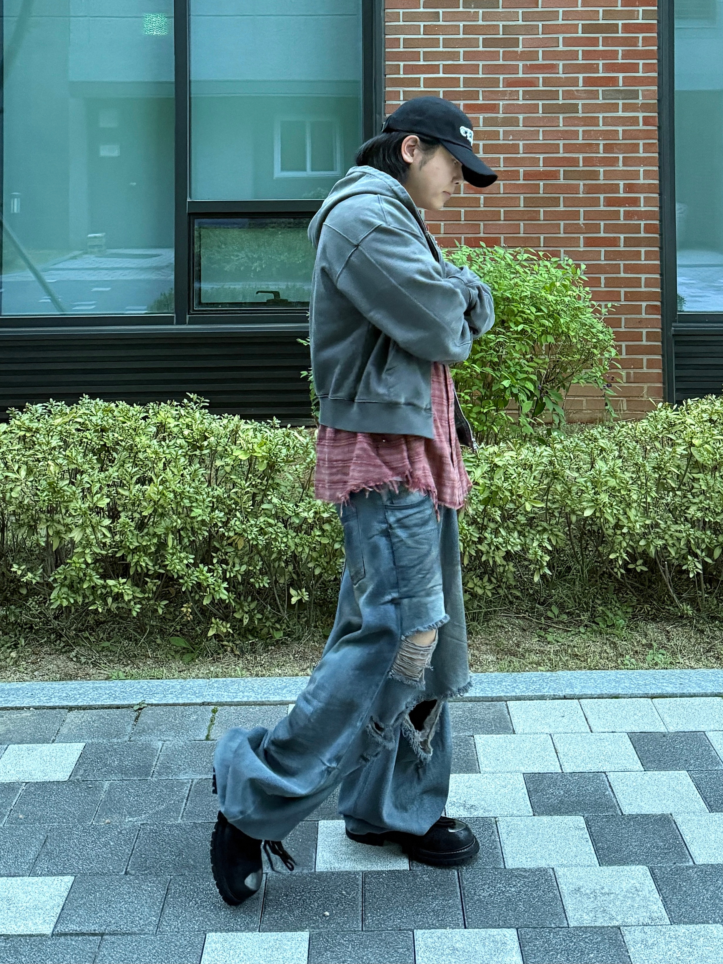 BLR Destroyed Oil Washed Wide Denim Pants Light Blue, [KREAM 단독] LOSTGARDEN Nestor 착용 스타일 - 2