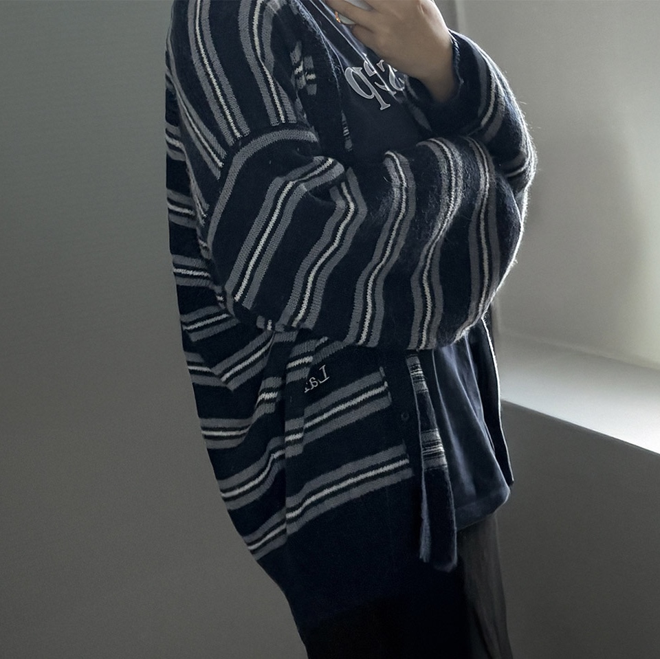 LAZYZ Easy Soft Loose Fit knit Cardigan - Navy/gray 착용 스타일