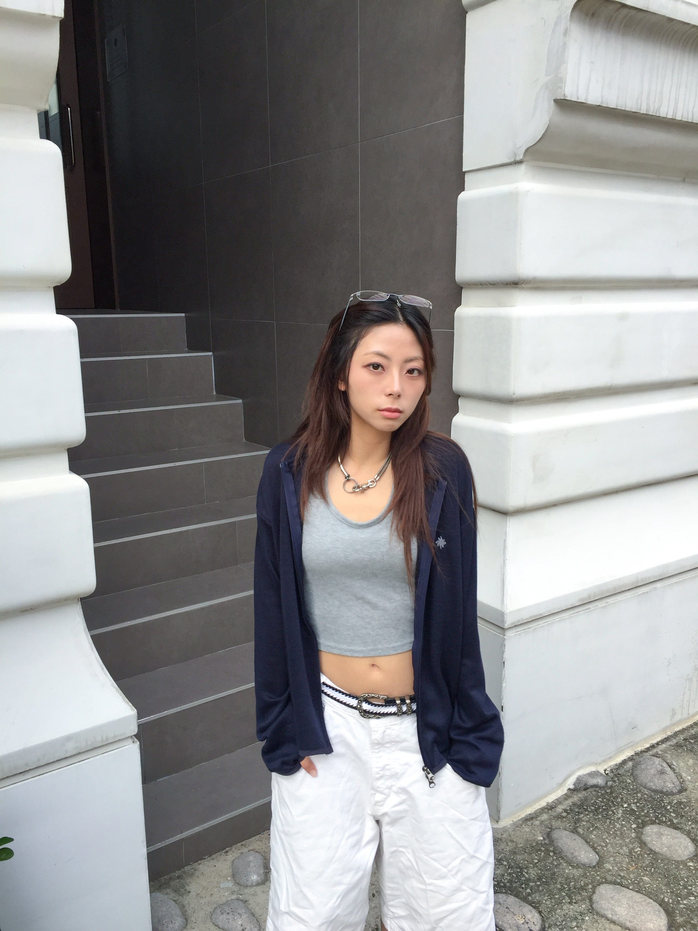 SLOW RECORD HOUSE Round Zip-Up Cardigan Navy 착용 스타일 - 2