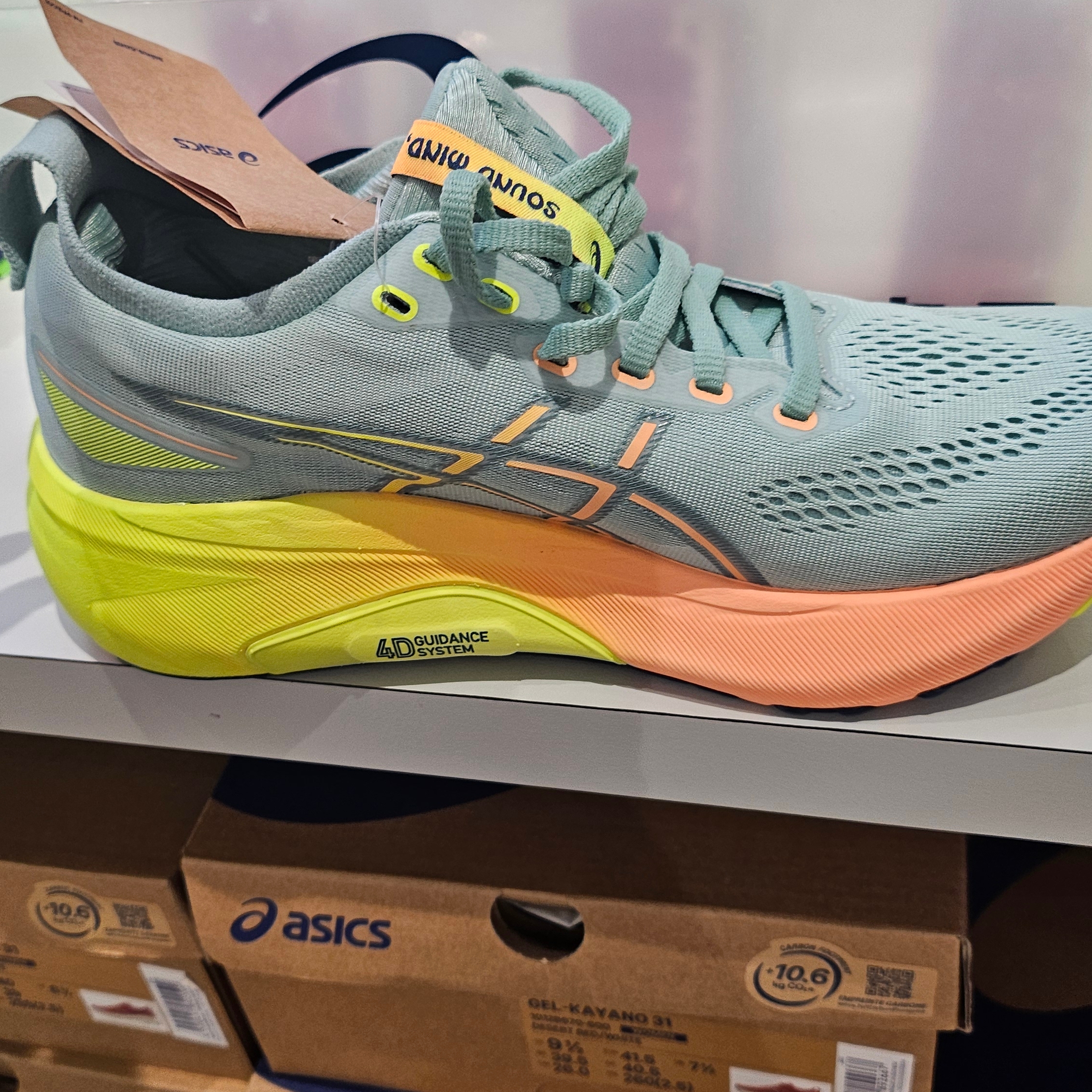 Asics Gel-Kayano 31 Paris Light Celadon Safety Yellow 착용 스타일 - 3