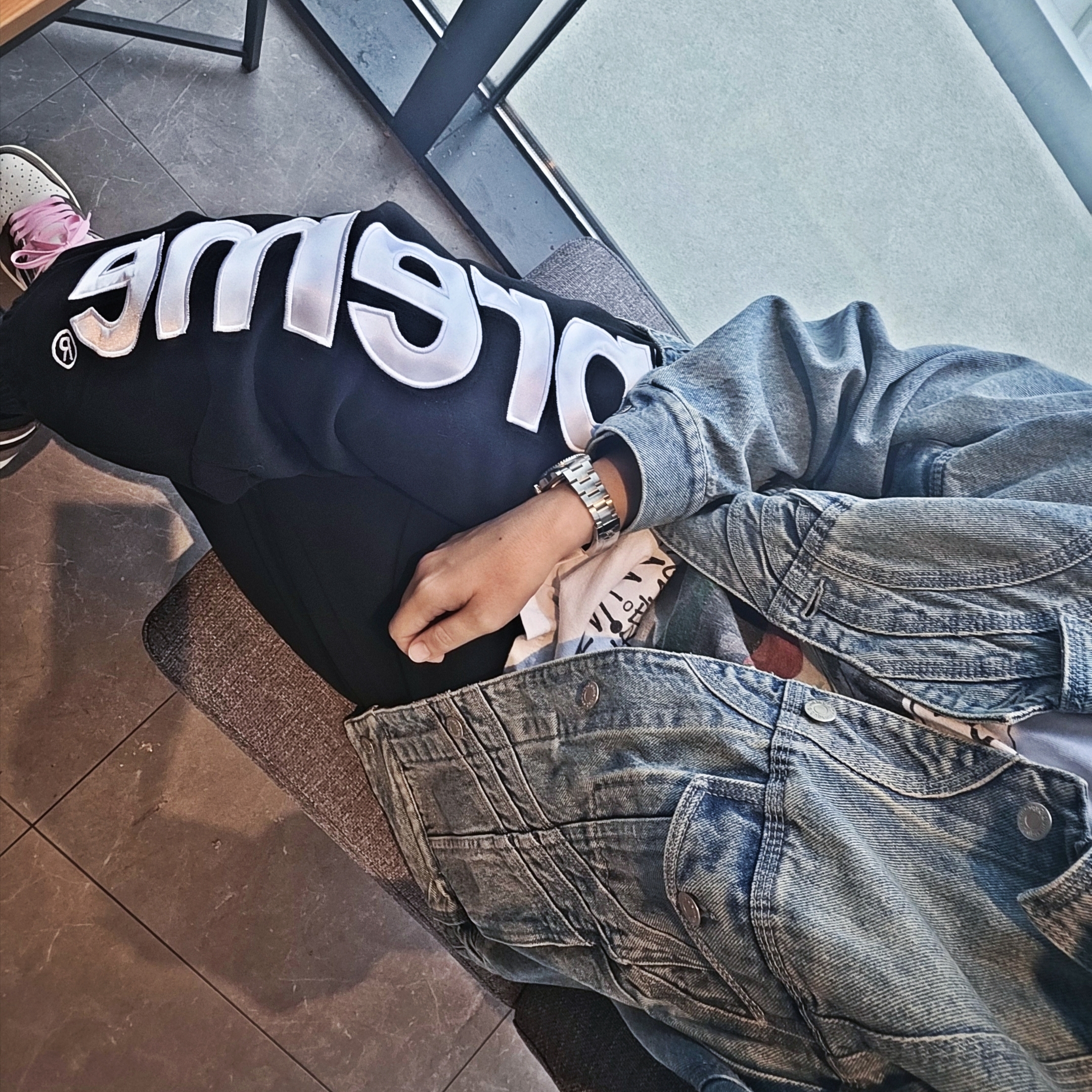 Supreme Satin Applique Sweatpant Black - 25FW, Jordan 1 x Travis Scott Retro High OG SP Mocha 착용 스타일