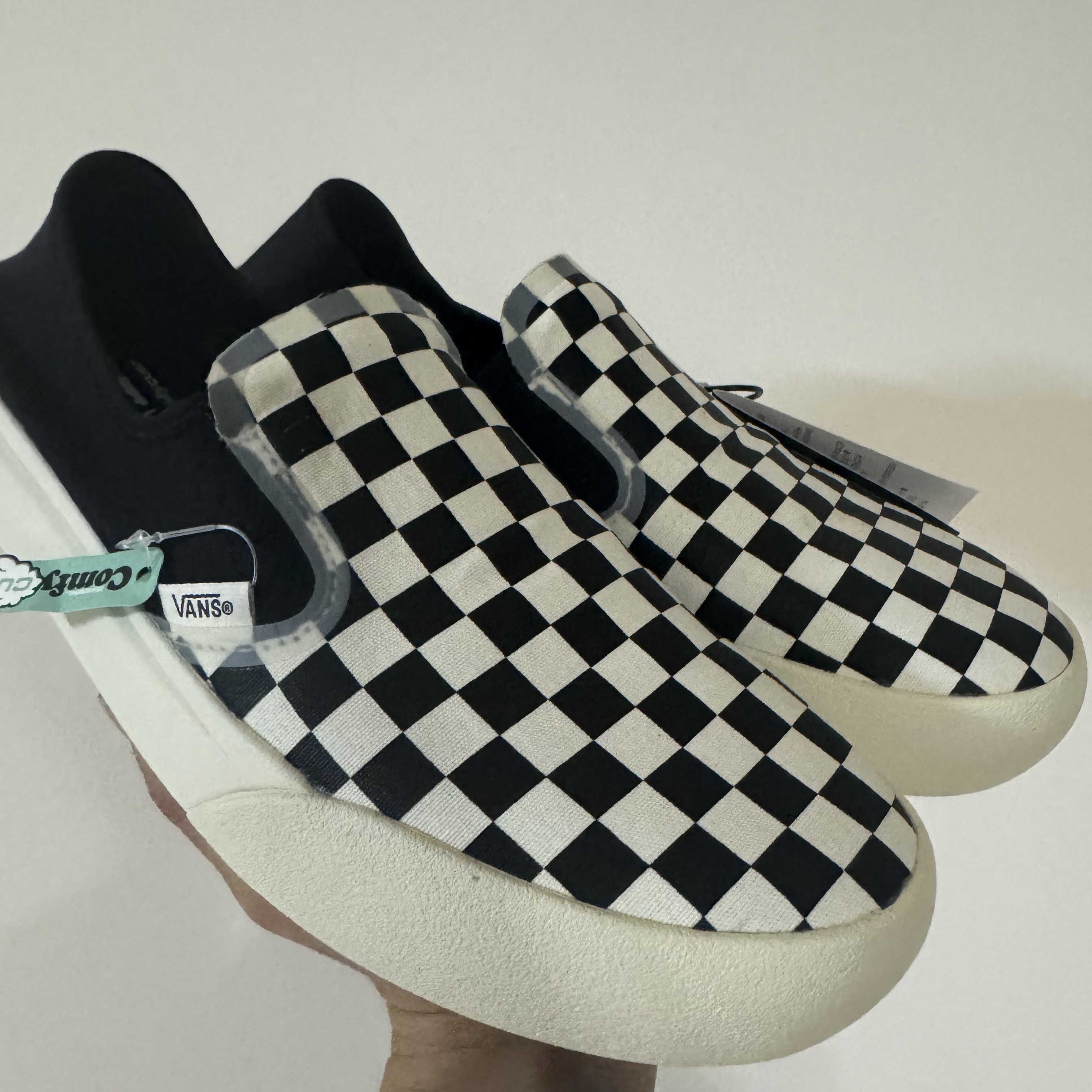Vans Checkerboard Comfycush One Black 착용 스타일 - 5