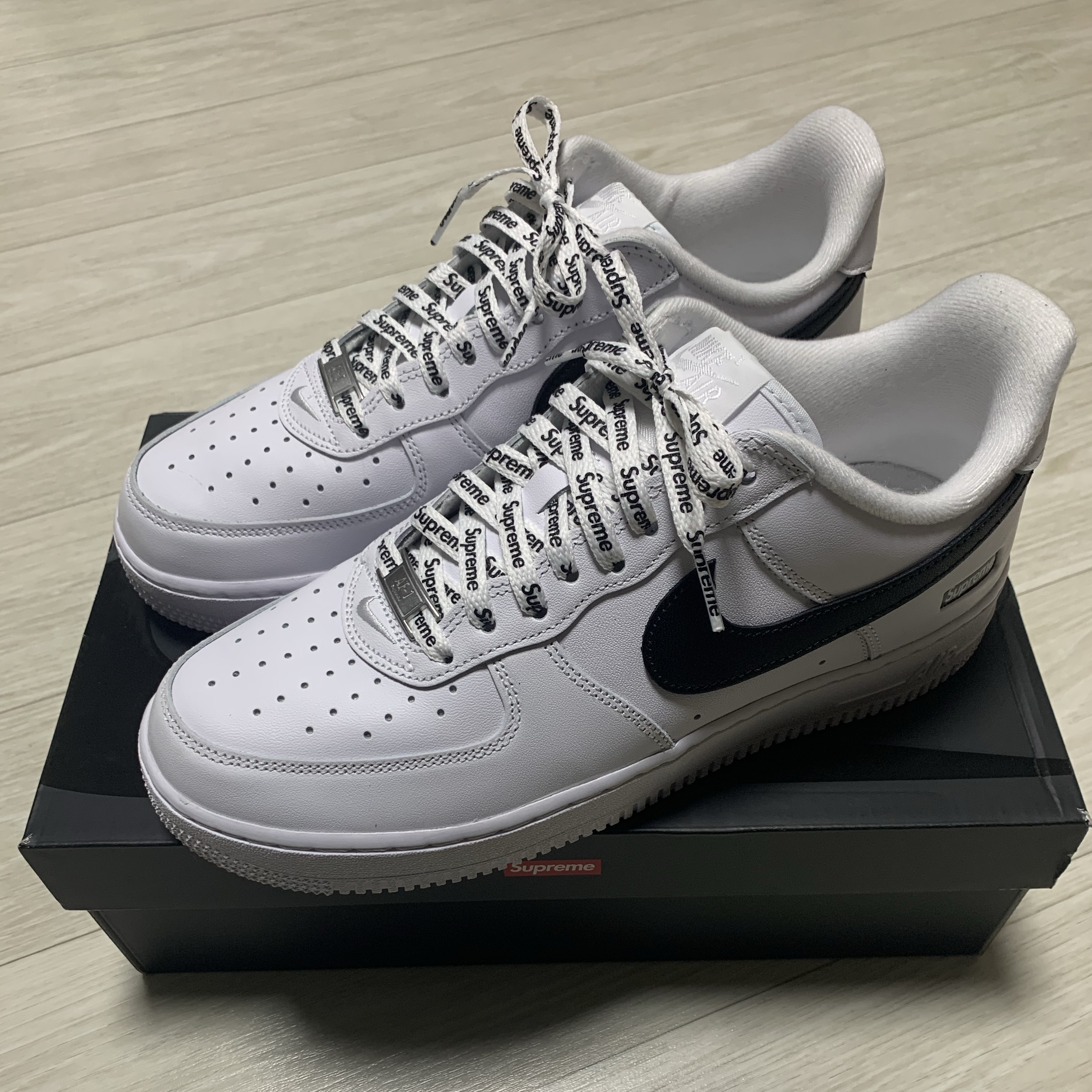 Nike x Supreme Air Force 1 Low White 착용 스타일