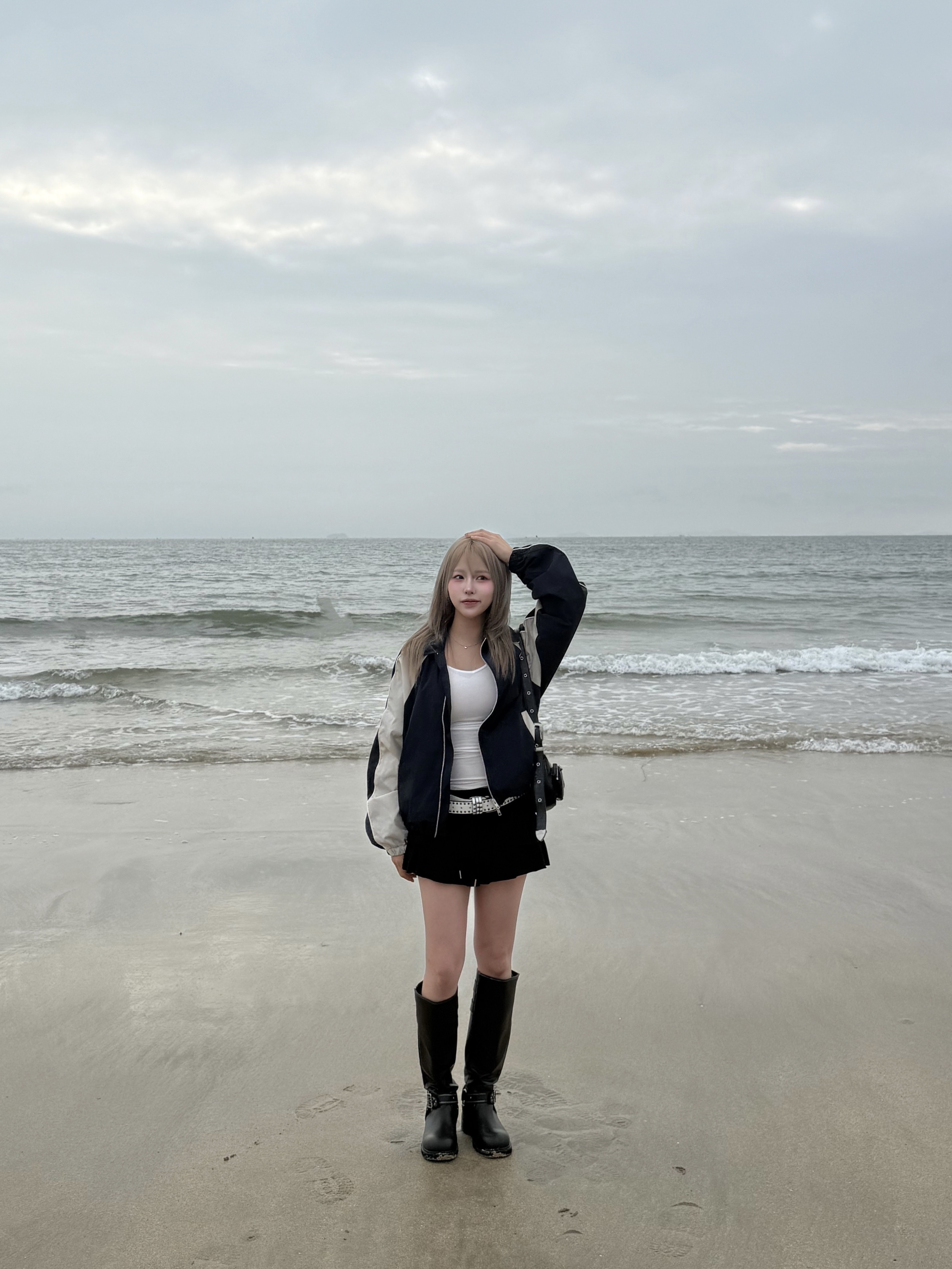 SLOW RECORD HOUSE Piping Line Windbreaker Navy 착용 스타일 - 4