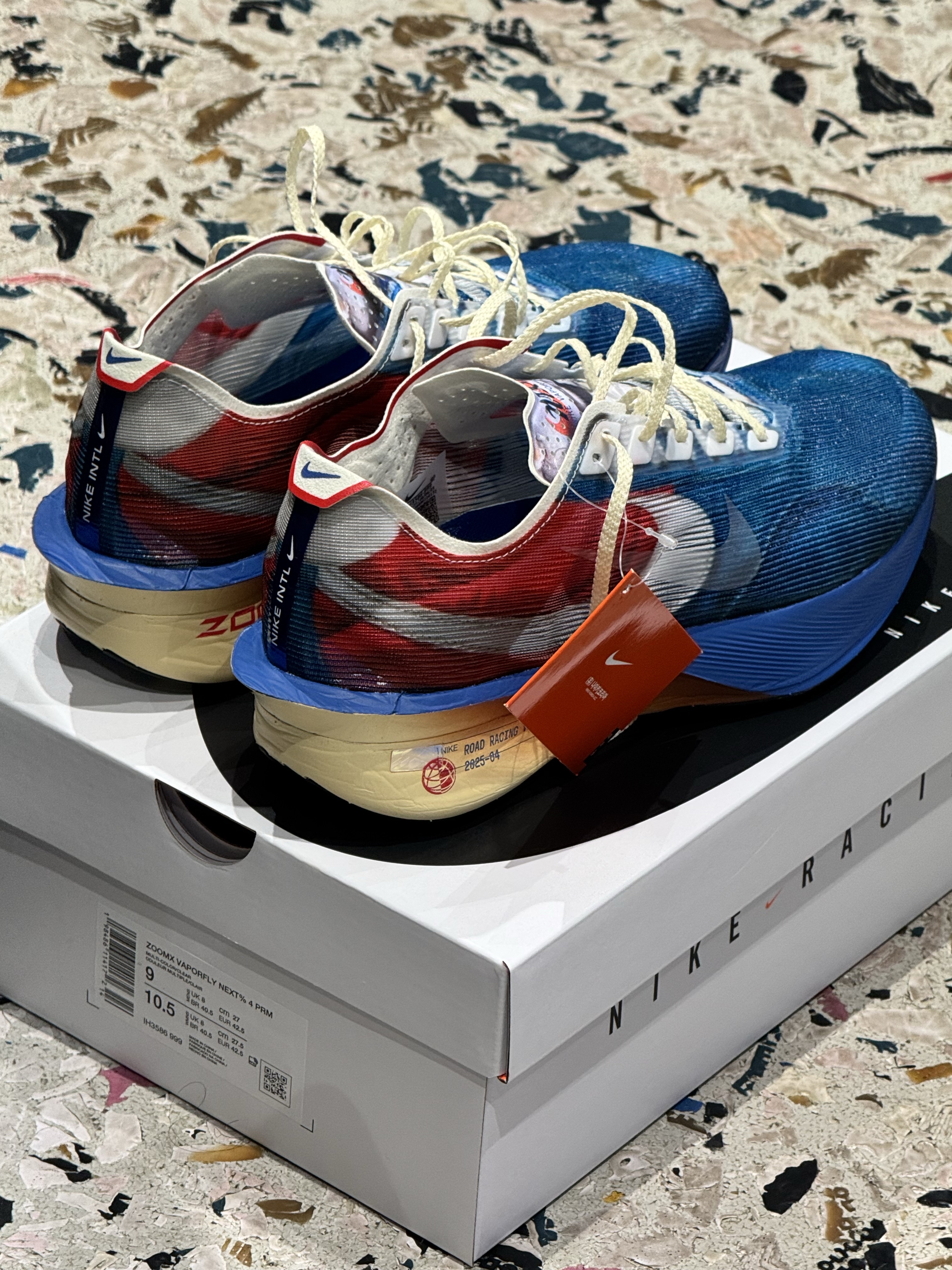 Nike ZoomX Vaporfly Next% 4 PRM Multicolor Clear 착용 스타일 - 4