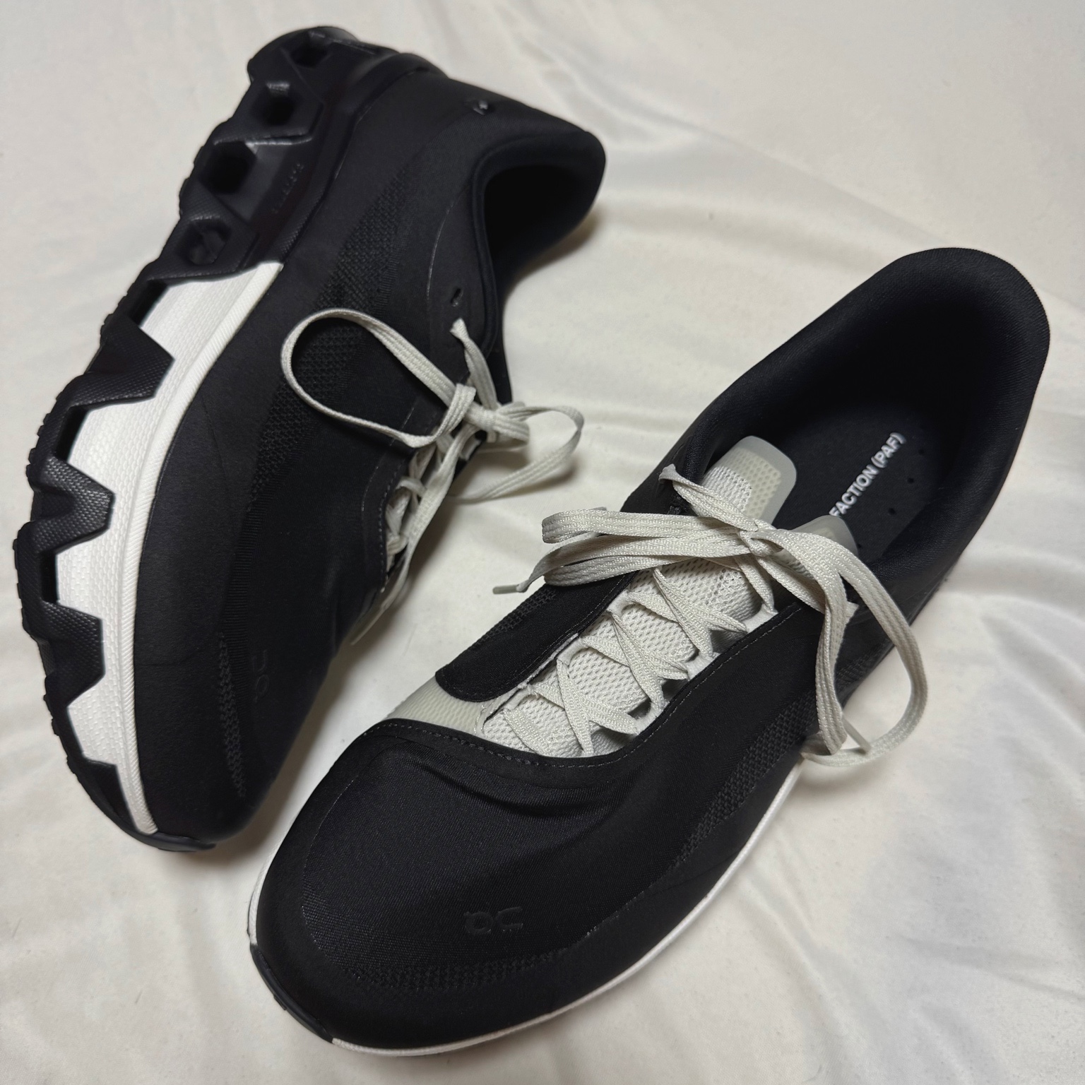 On Running x Post Archive Faction (Paf) Cloudmonster Hyper Black 착용 스타일