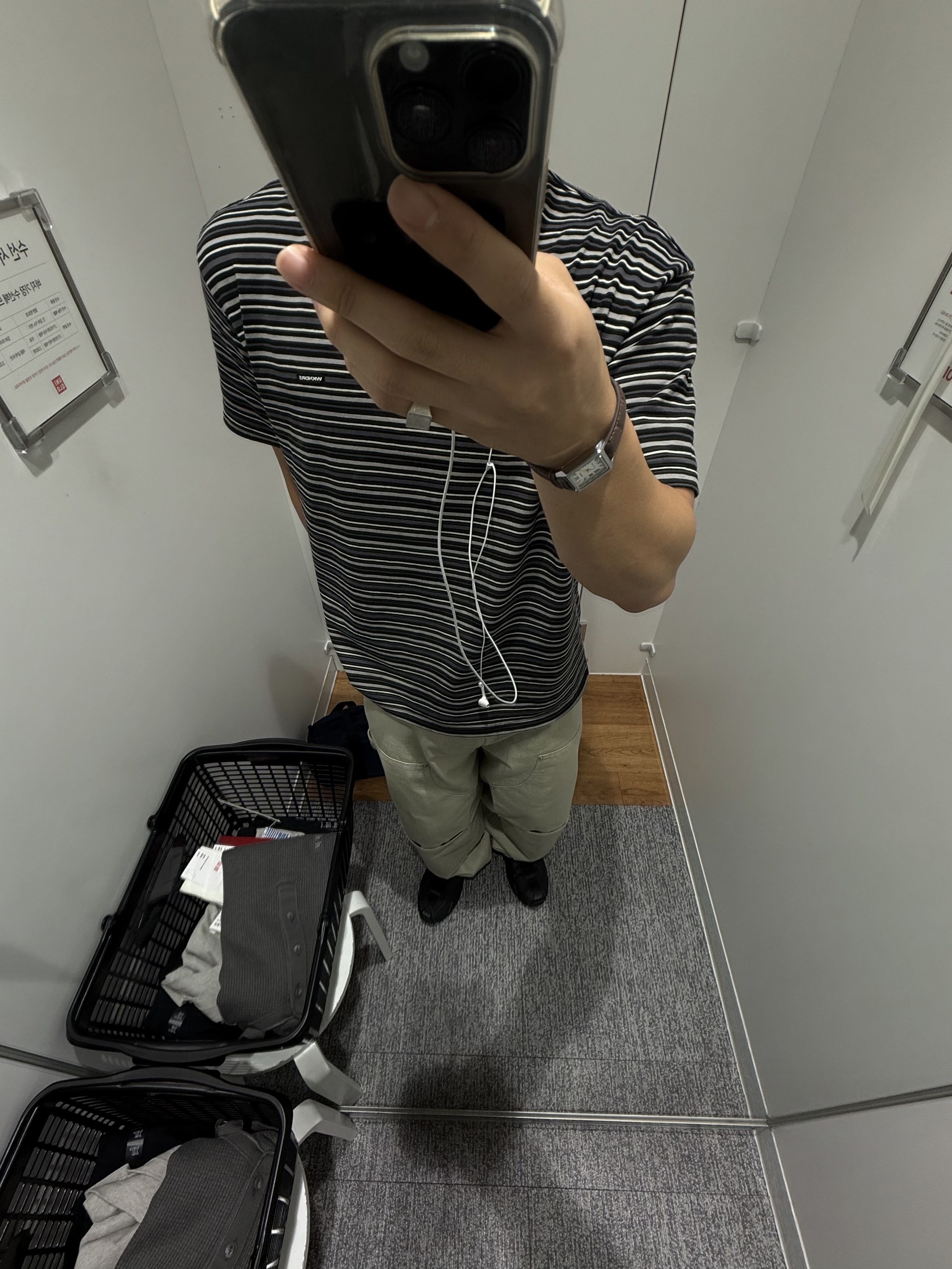 (W) Nike Shox R4 Black, [KREAM 단독] Aoiro Cutted Double Knee Pants Light Sage 착용 스타일 - 2
