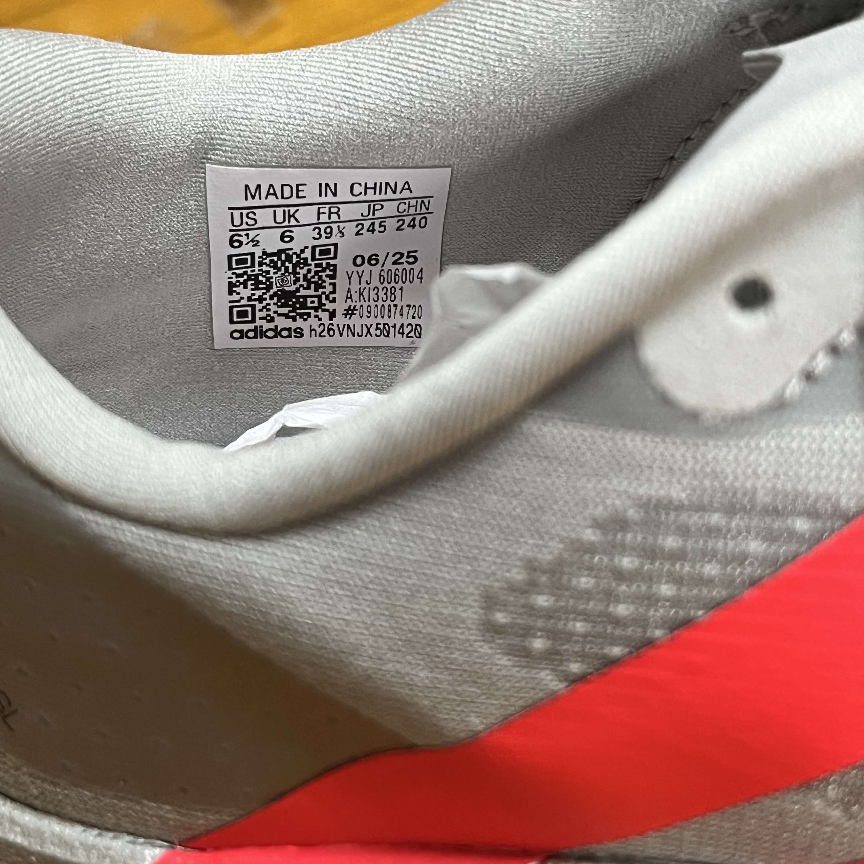 Adidas Adizero EVO SL Silver Metallic Lucid Red 착용 스타일