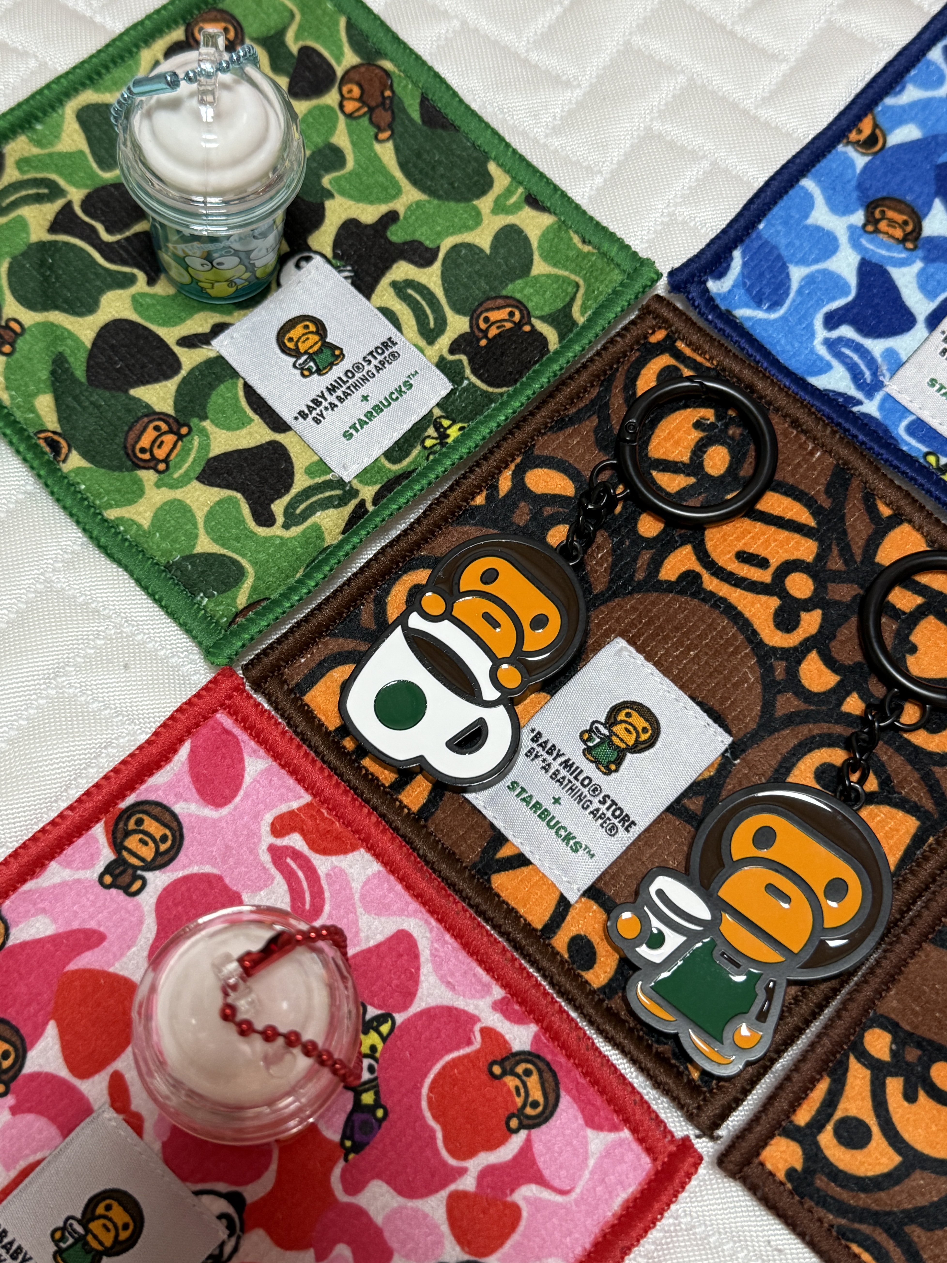 Starbucks x BAPE Baby Milo Coaster, Starbucks x BAPE Baby Milo Keychain 착용 스타일 - 7