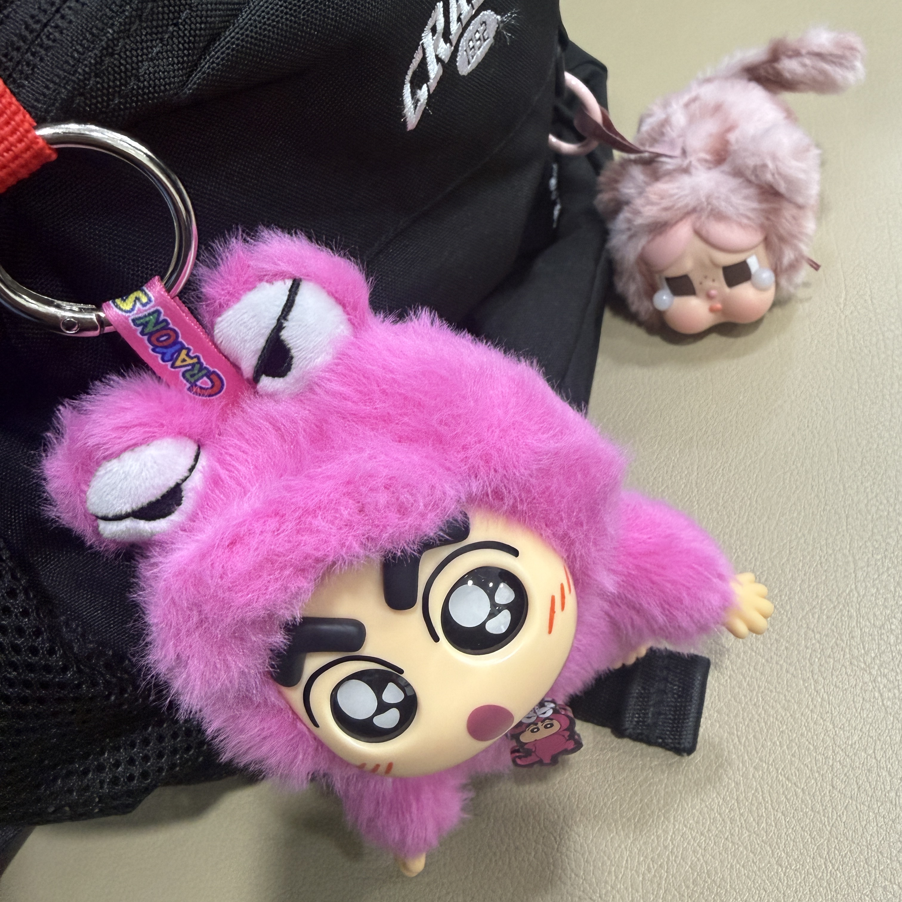 Pop Mart Crybaby Wild But Cutie Series Vinyl Plush Pendant Pink Cutie (Opened Case) 착용 스타일