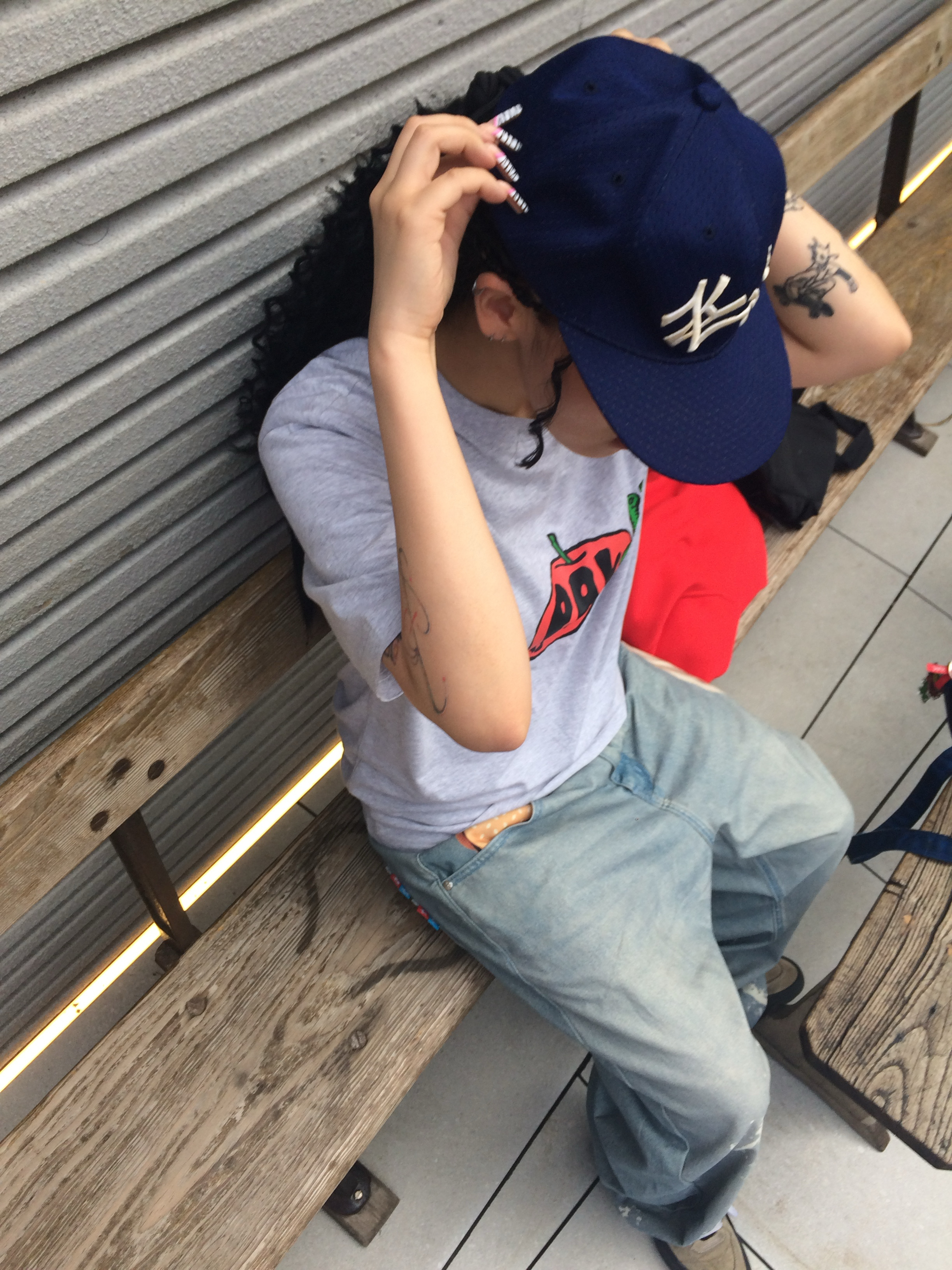 Palace Bad Apple T-Shirt Grey Marl - 25SS 착용 스타일 - 1