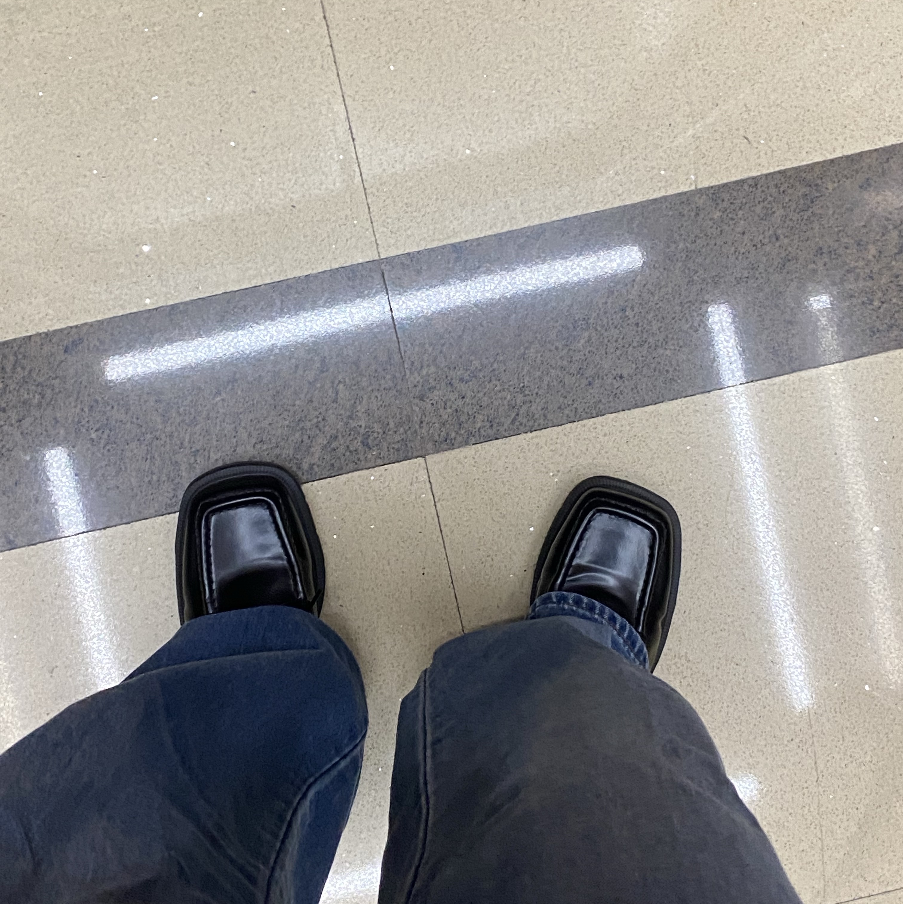 Dr. Martens Durrow 5i Black 착용 스타일