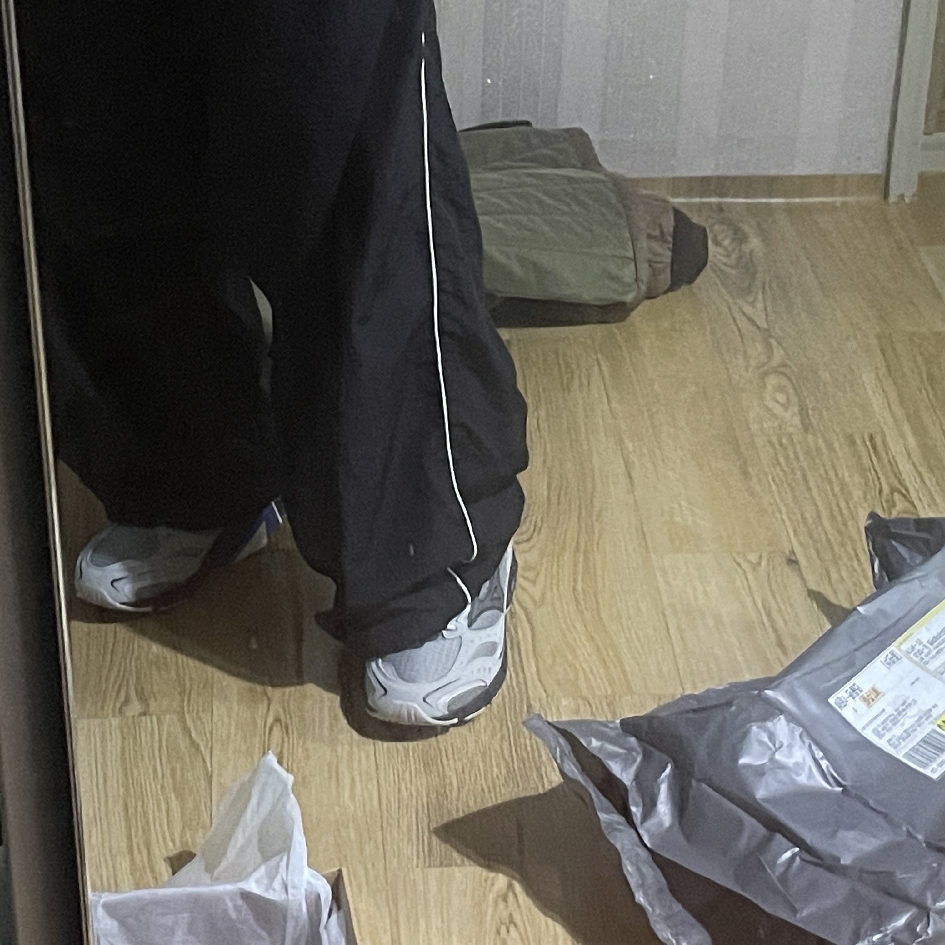 Mizuno MXR Ultimate Gray Quiet Shade Graphite, Polyteru Human Index Index Track Pants Dark Navy/White 착용 스타일 - 2