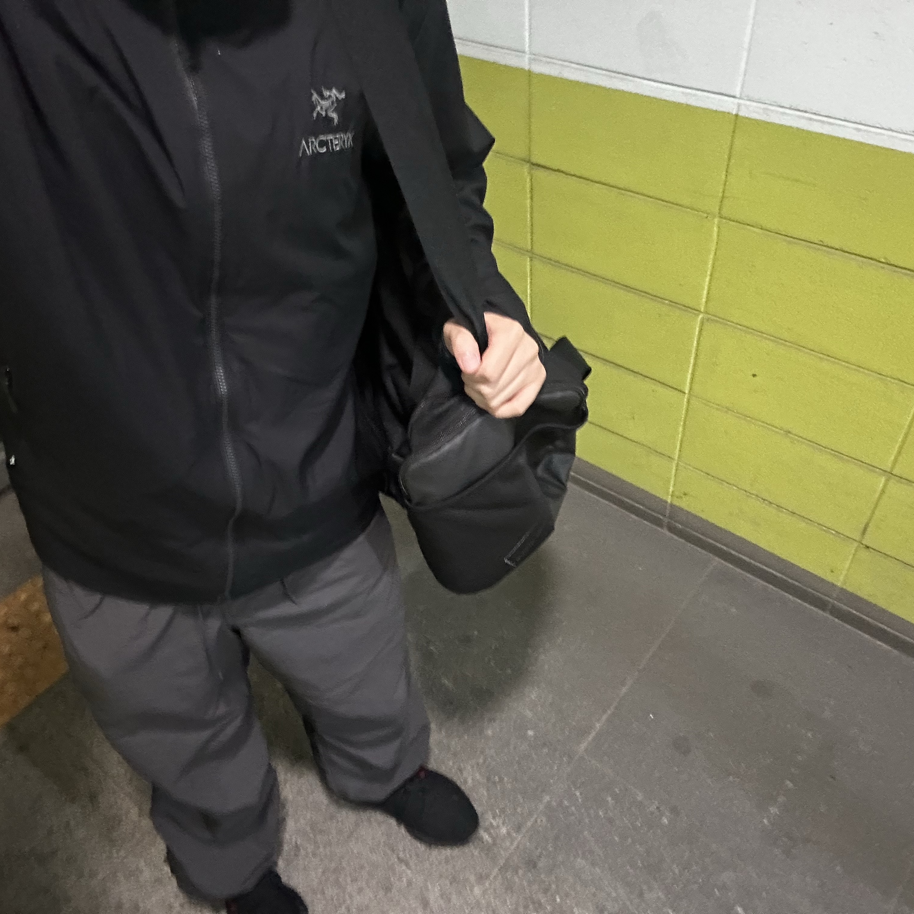 Arc'teryx Atom SL Hoody Black 착용 스타일
