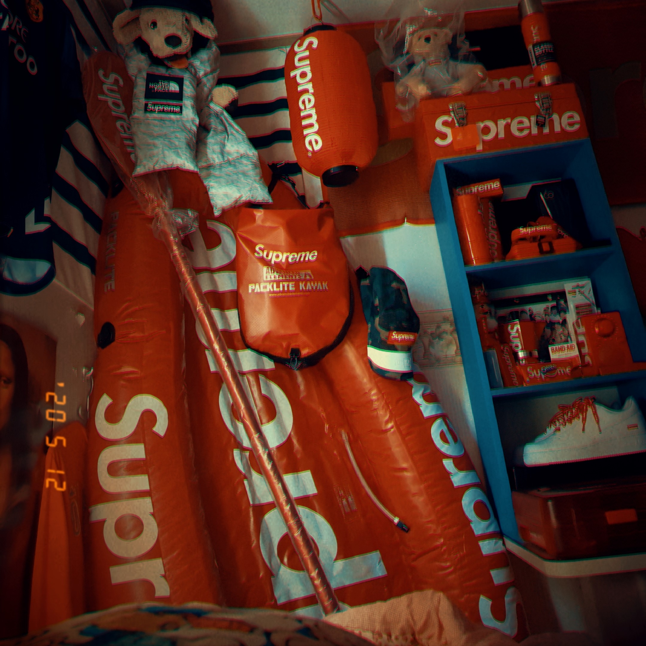 Supreme Hanging Lantern Red - 19FW, Supreme x The North Face Paper Print 700-Fill Down Scarf 착용 스타일