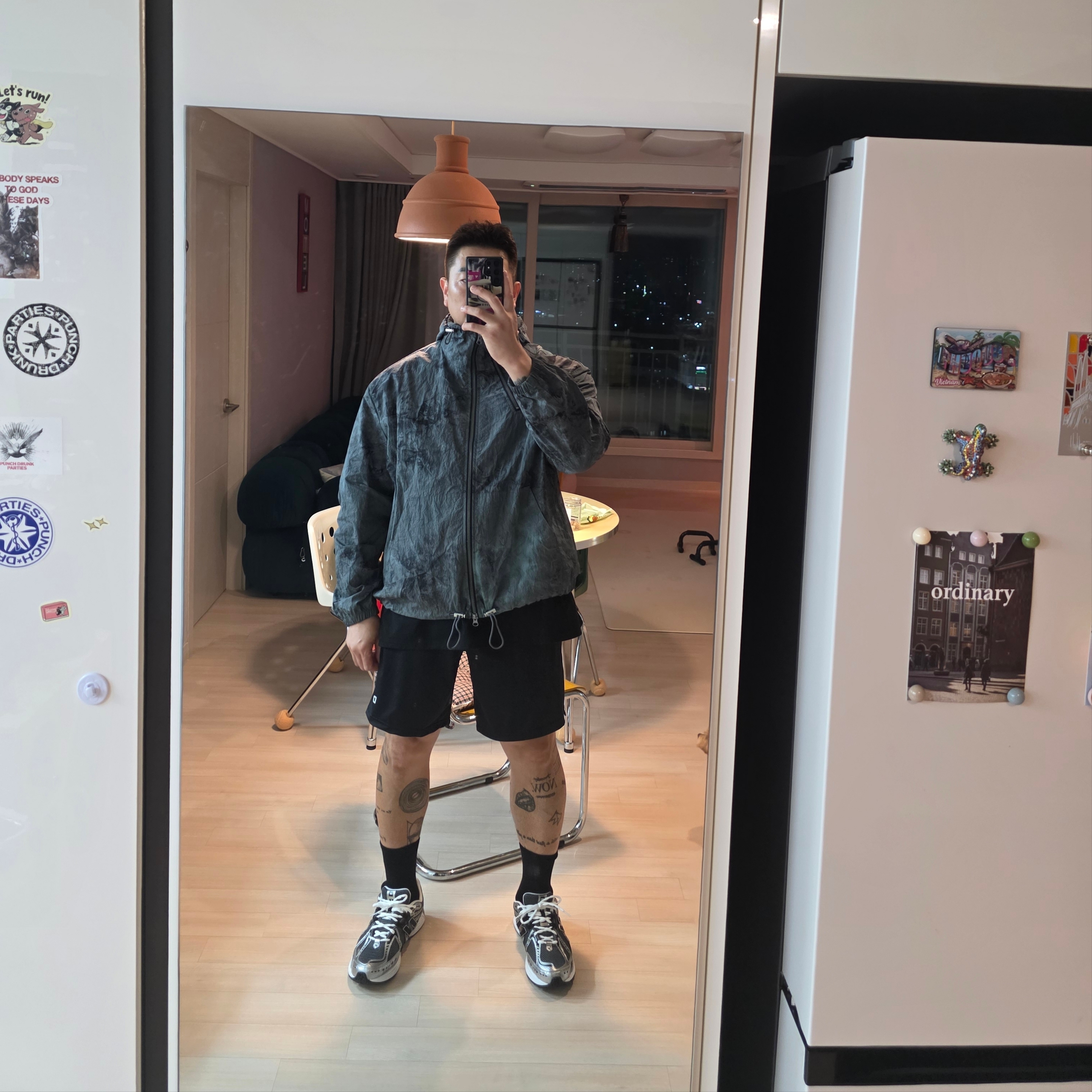 New Balance 1906 Silver Metallic 착용 스타일