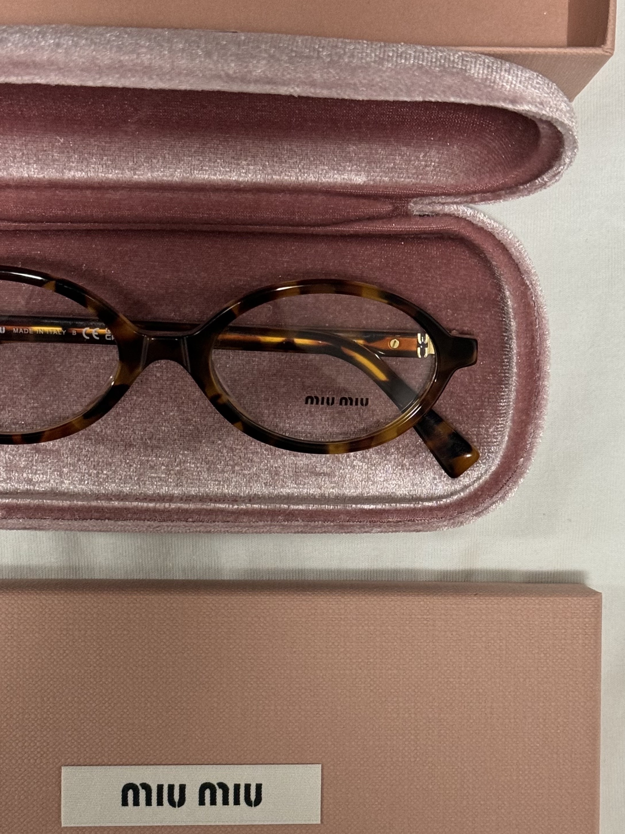 (W) Miu Miu Regard Glasses Lens Light Havana Acetate, (W) Miu Miu Regard Sunglasses Blue Lenses Honey Tortoiseshell Acetate Standard fit 착용 스타일
