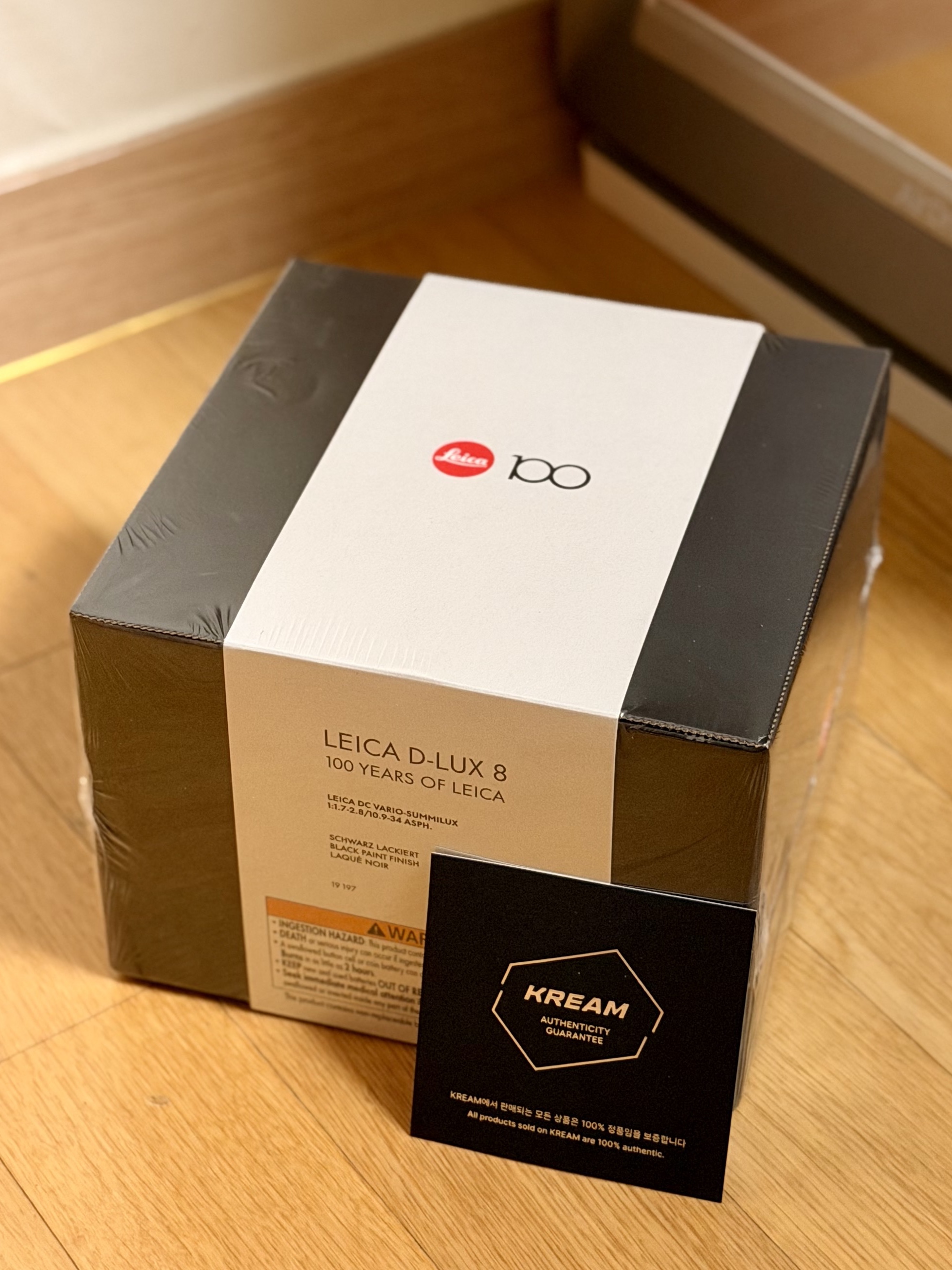 Leica D-Lux 8 Black  100th Anniversary Special Edition (Korean Ver.) 착용 스타일