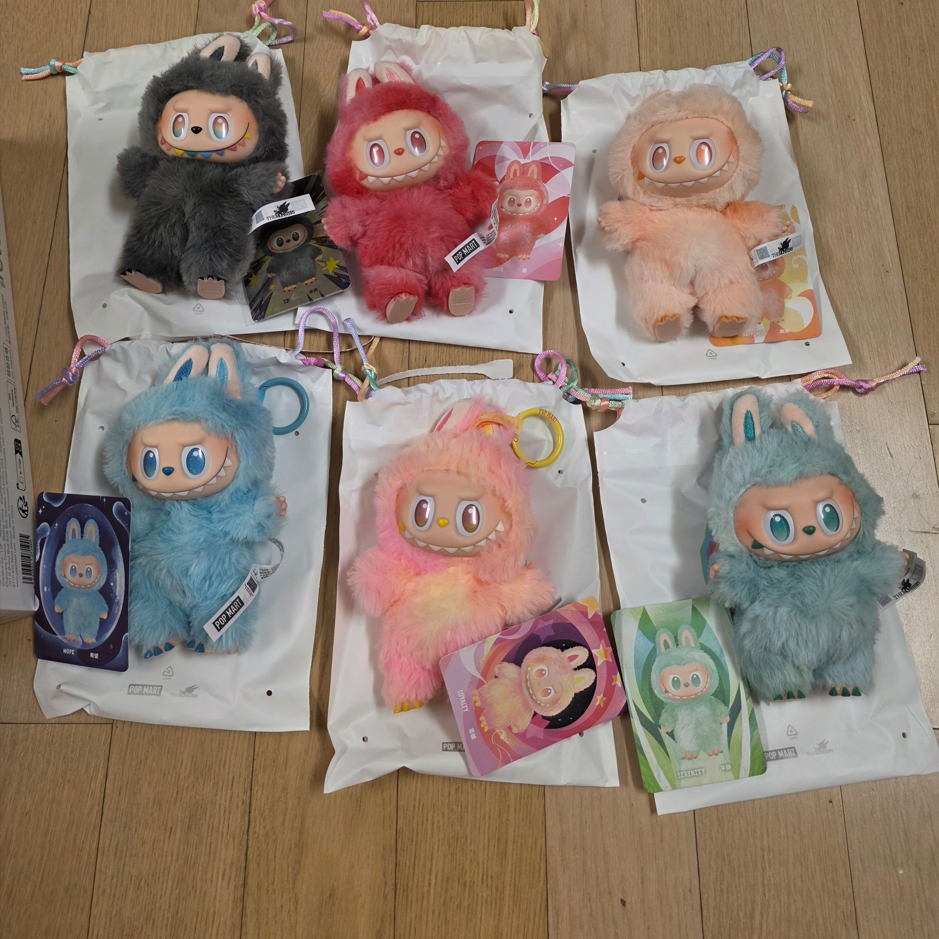 Pop Mart Labubu The Monsters Highlight Series Sealed Case (6 Blind Boxes) 착용 스타일