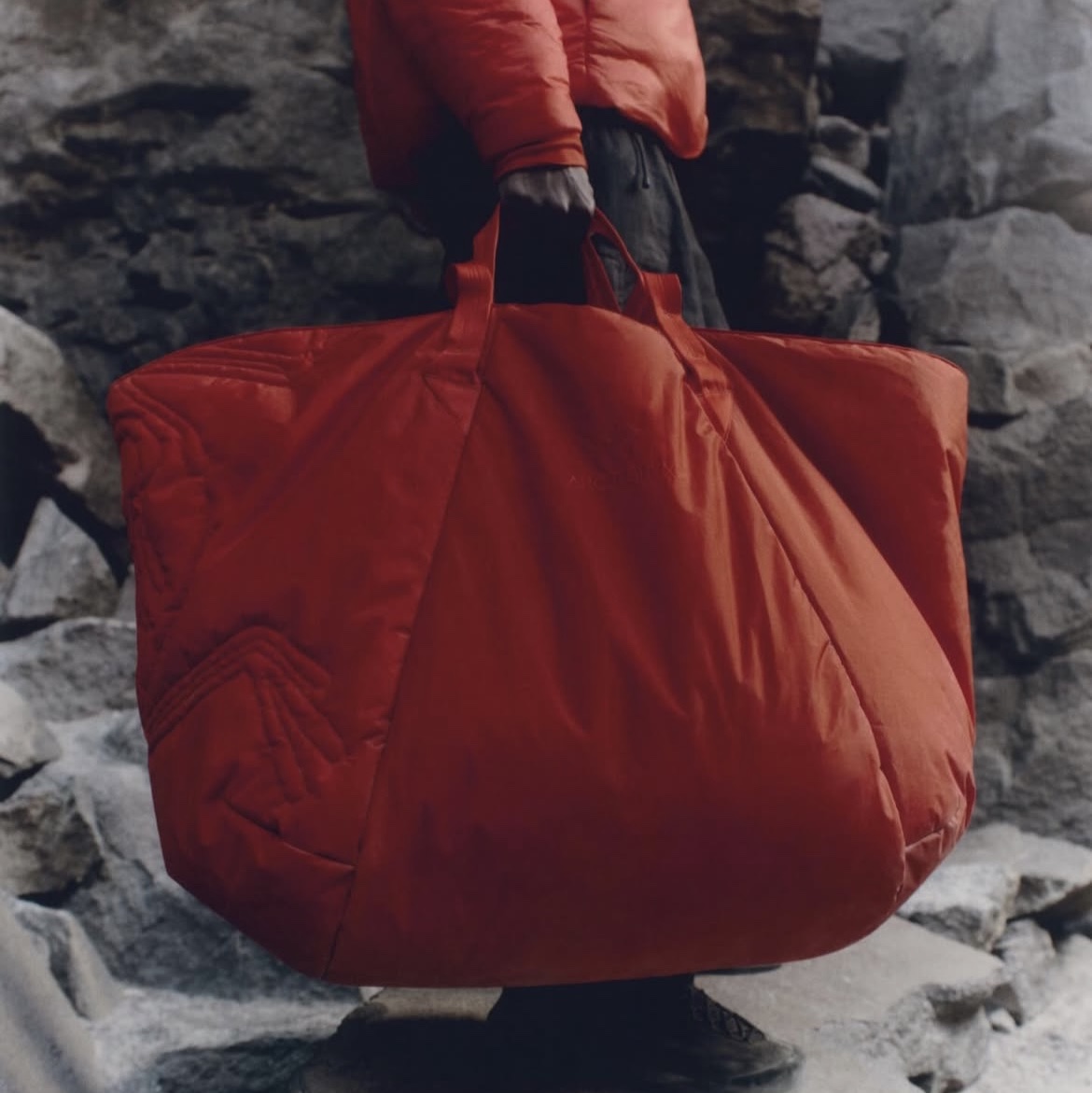 Arc'teryx System A Ogee Insulated Tote Dynasty 착용 스타일