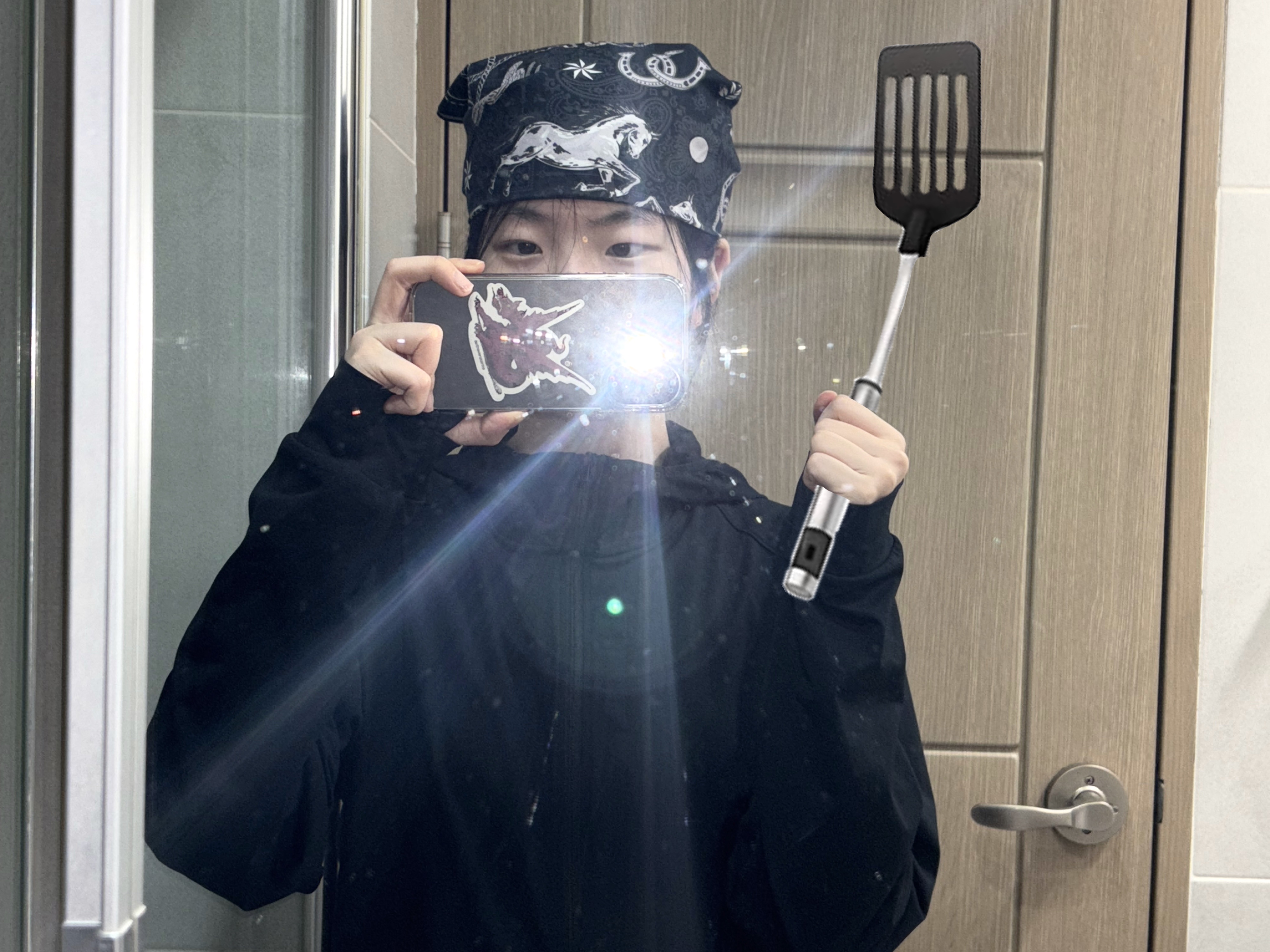 Thevinylhouse Tvh Western Pattern Bandana Navy 착용 스타일 - 1