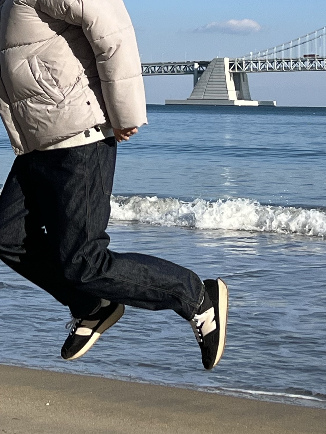 Stussy Wave Dye Beach Shell Jacket Black, New Balance 237 Black Ivory 착용 스타일 - 2