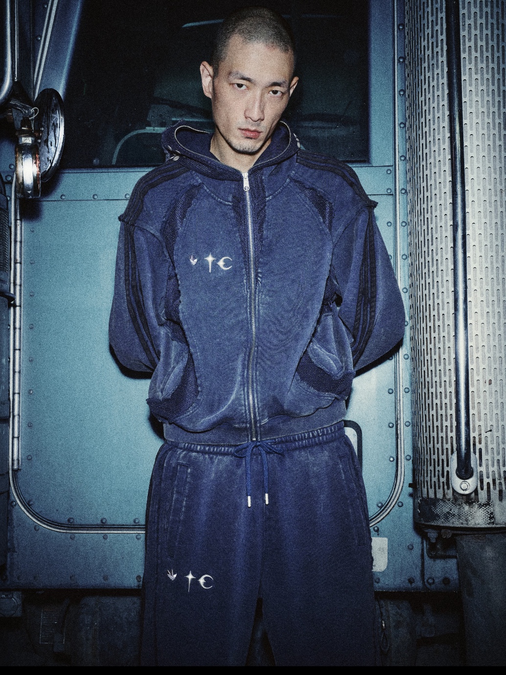 Adidas x Thug Club Teamgeist Sweat Hooded Zip Up Night Indigo - KR Sizing, Adidas x Thug Club Teamgeist Sweatpants Night Indigo - KR Sizing 착용 스타일 - 3