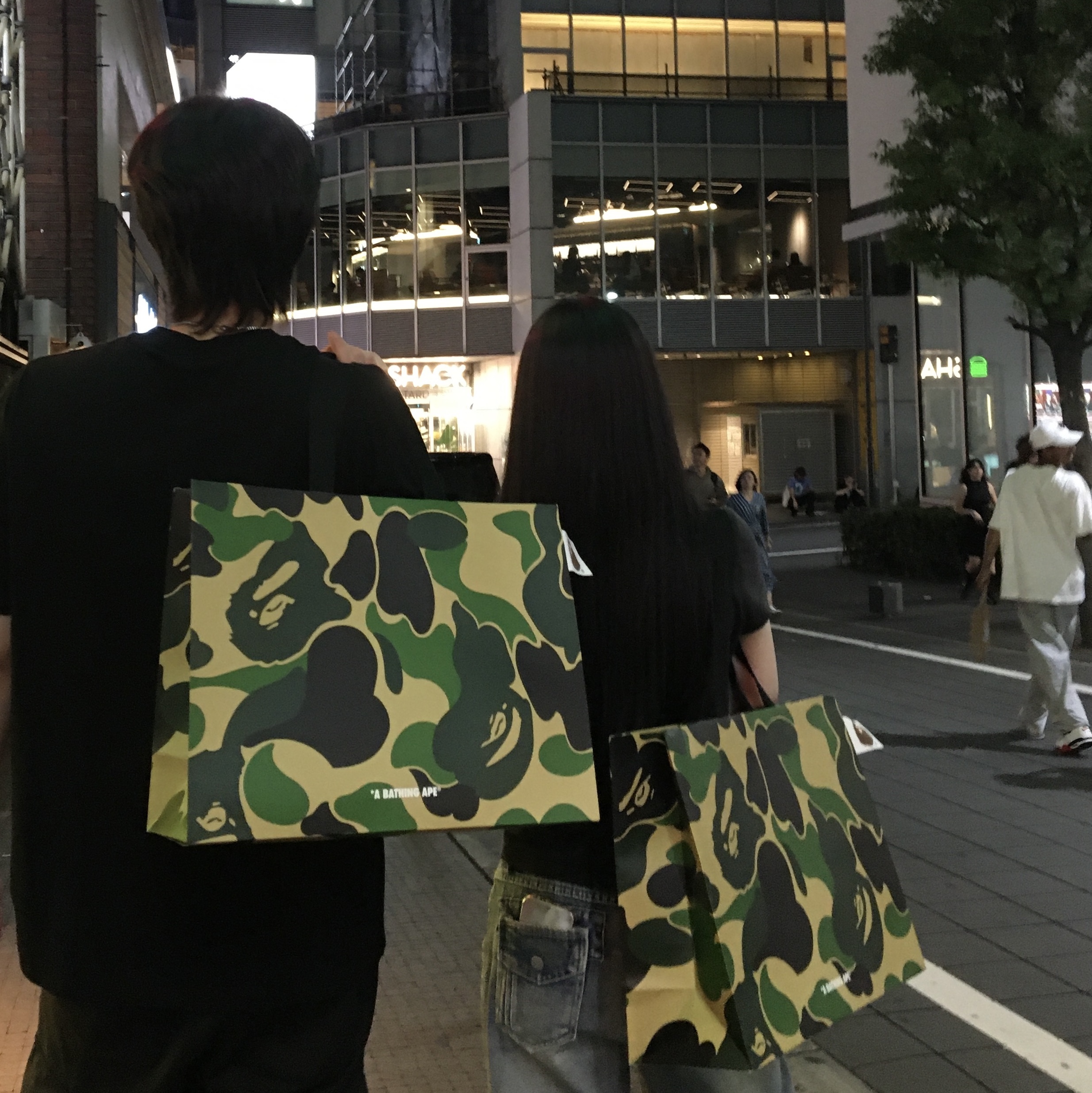 BAPE Gradation Camo Shark Full Zip Hoodie Olivedrab 착용 스타일 - 2