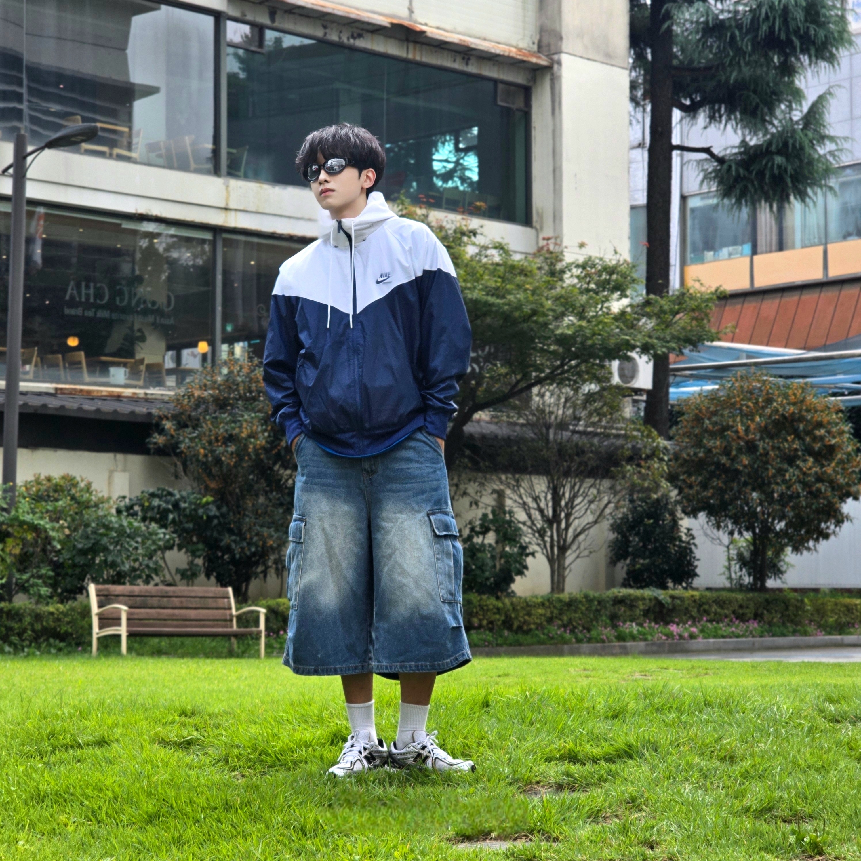 Nike Windrunner Woven Lined Jacket White Blue Void - Asia, New Balance 1906R White Gold 착용 스타일 - 5