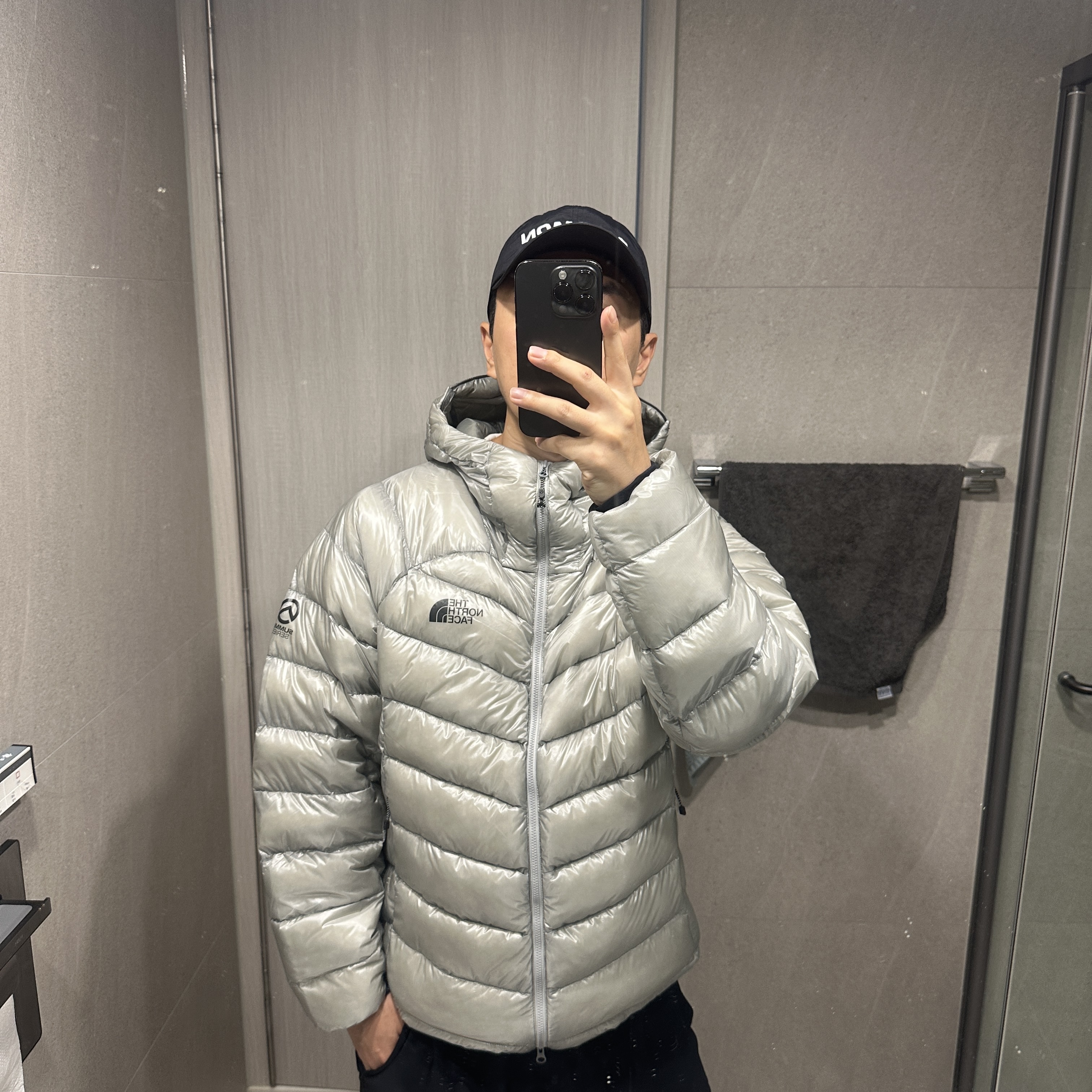 The North Face Summit Mattehorn RDS Down Jacket Light Gray 착용 스타일 - 2