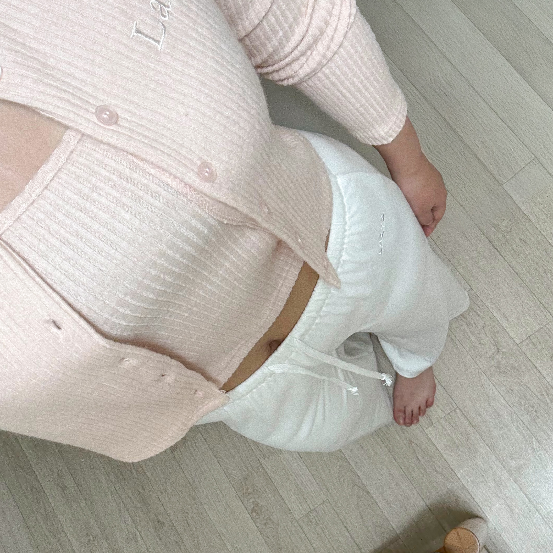 LAZYZ Snuggy Rib Sleeveless - Pink 착용 스타일