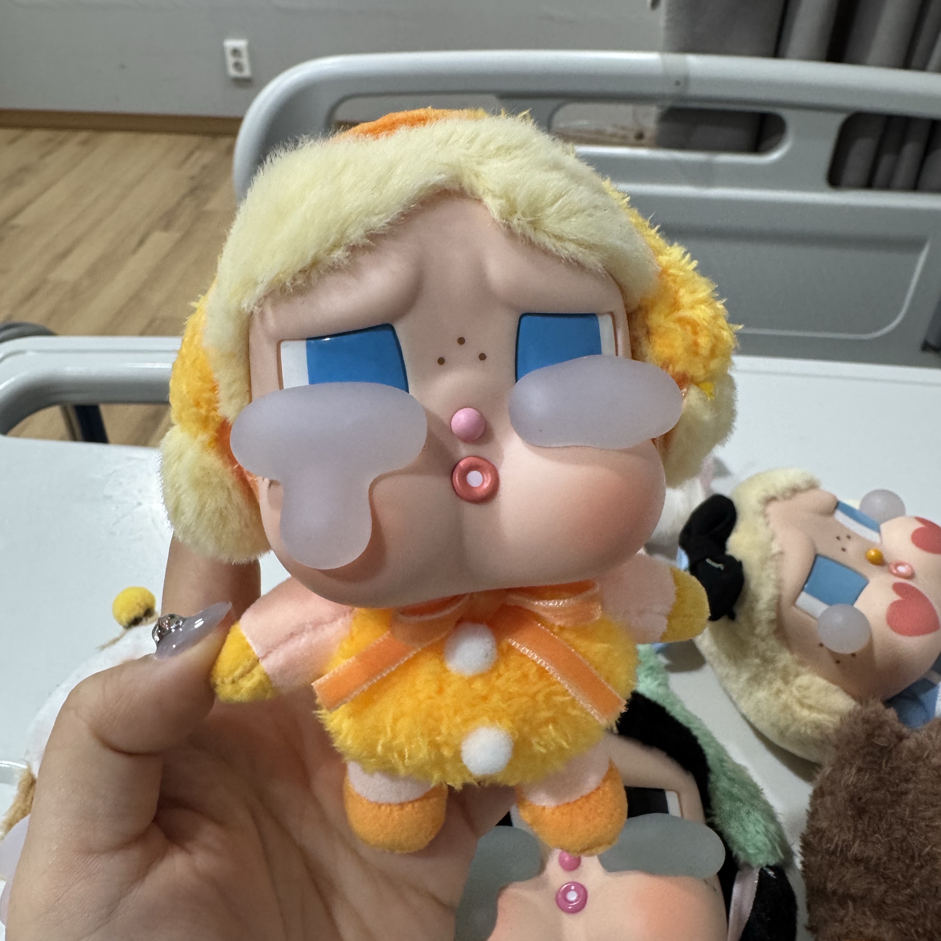 Pop Mart Crybaby Crying Again Series Plush Keyring Sealed Case (6 Blind Boxes) 착용 스타일 - 6