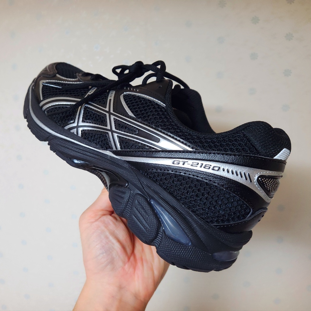 Asics GT-2160 Black Pure Silver 착용 스타일 - 2