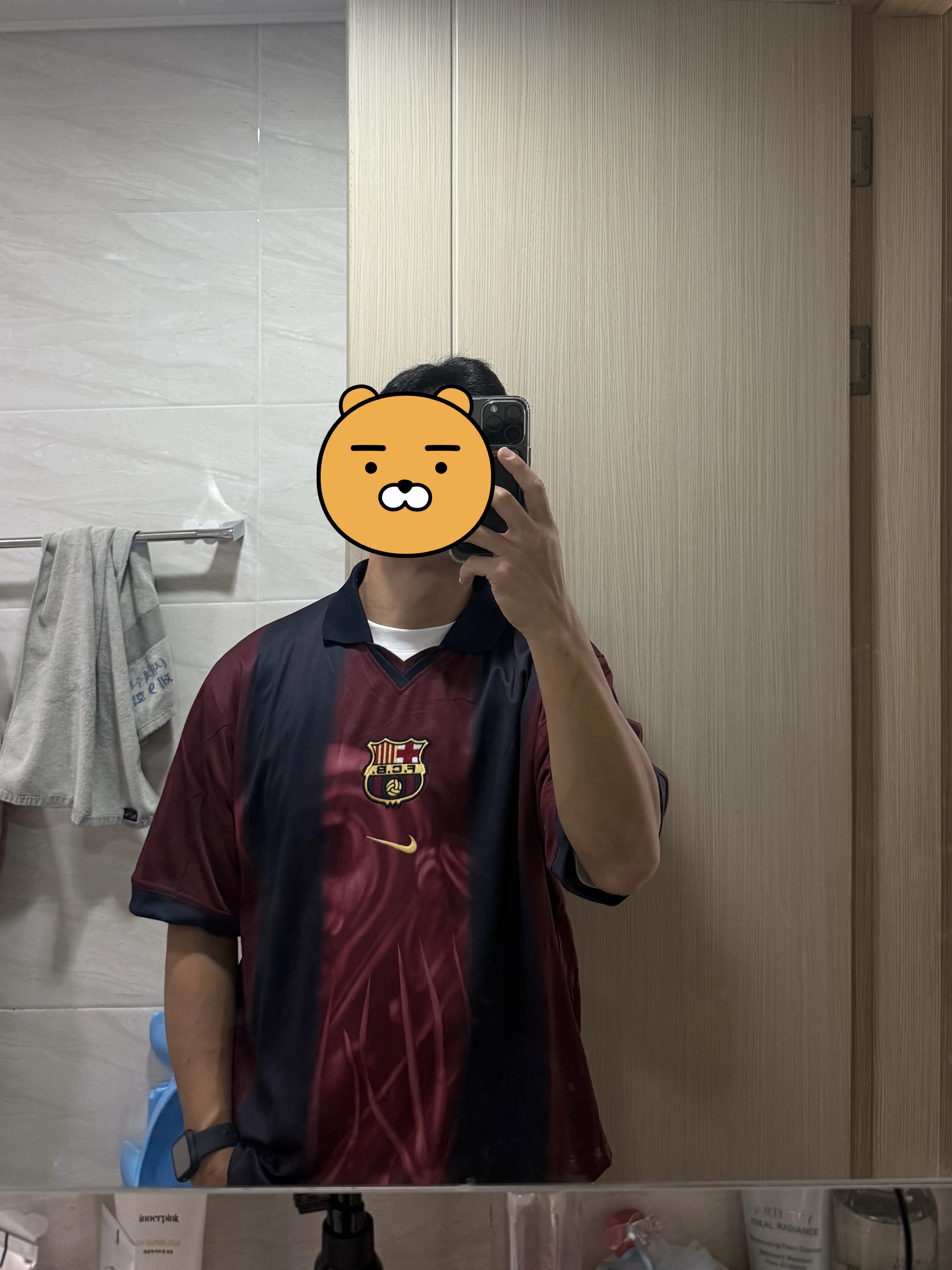 Nike FC Barcelona x Travis Scott Retro 2000/01 Home Skeleton Jersey Multicolor (Non Marking Ver.) 착용 스타일