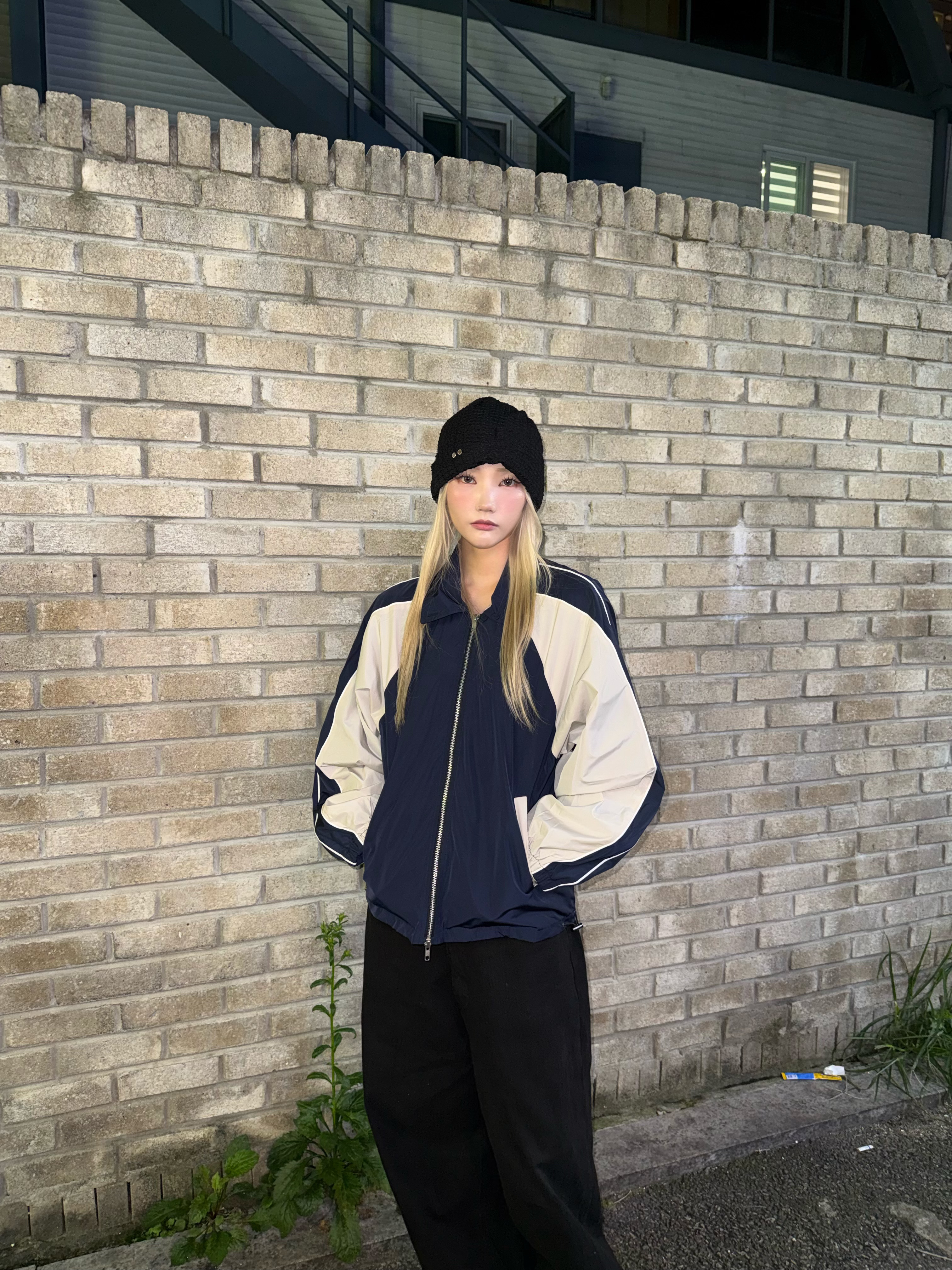 SLOW RECORD HOUSE Piping Line Windbreaker Navy 착용 스타일 - 1