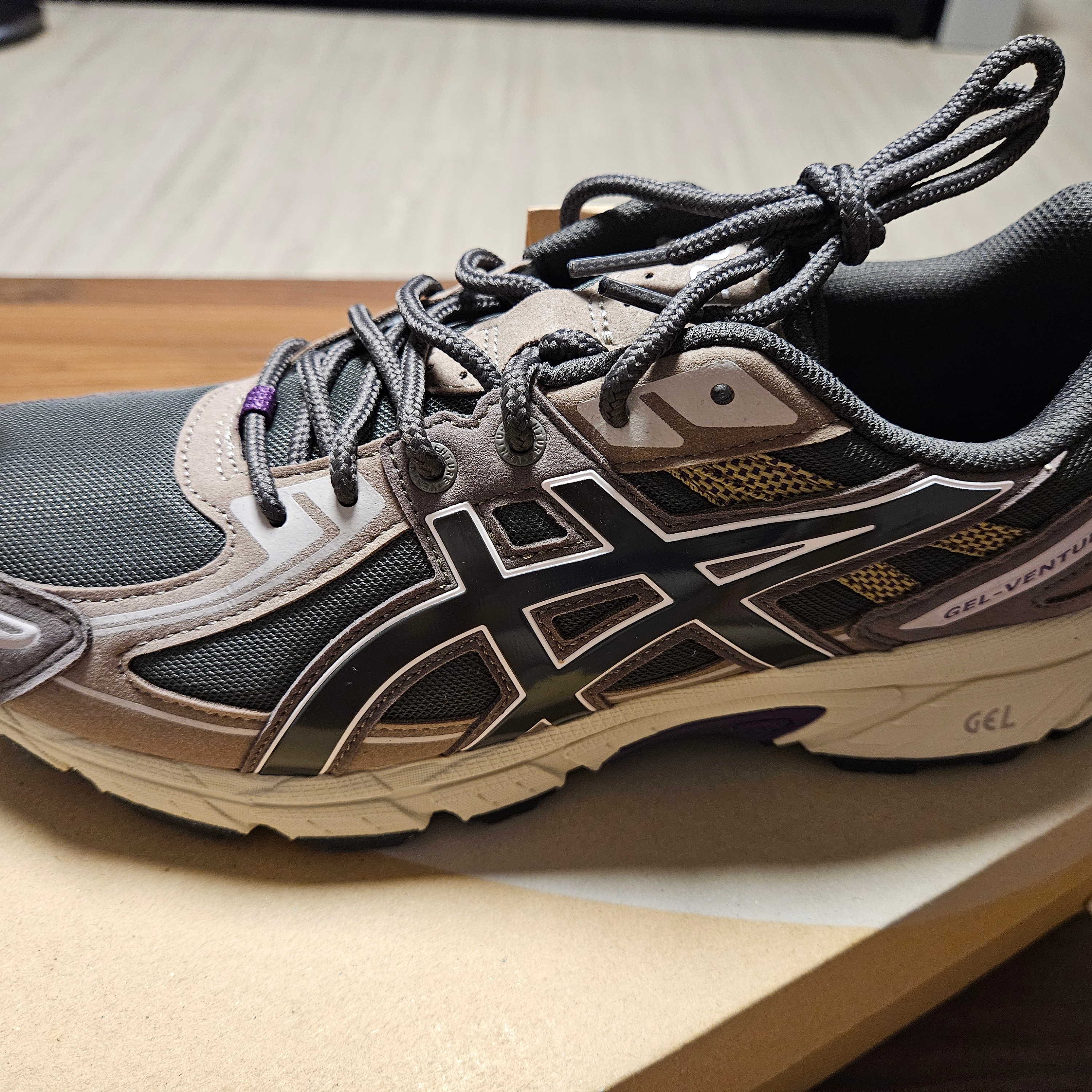 Asics Gel-Venture 6 SPS Dark Sepia 착용 스타일