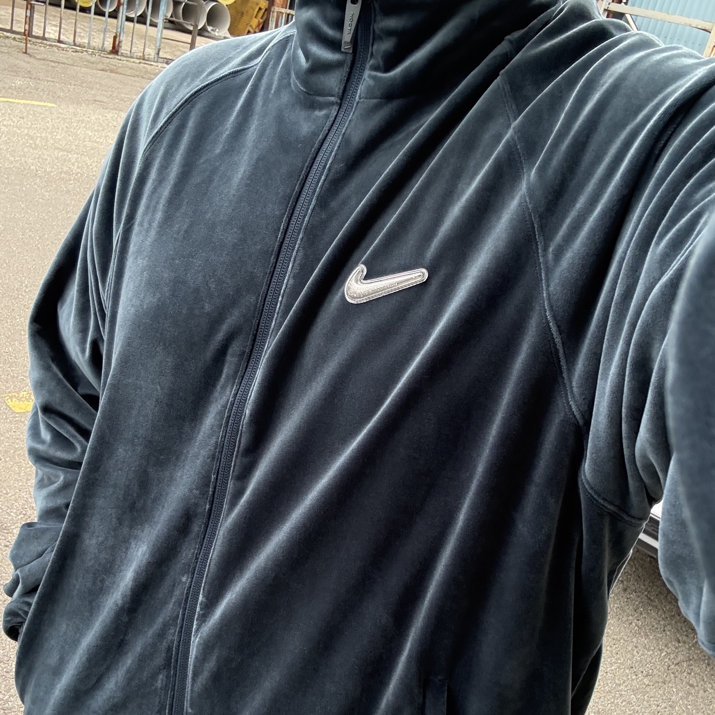Nike x Drake Nocta Travel Jacket Armory Navy 착용 스타일 - 4