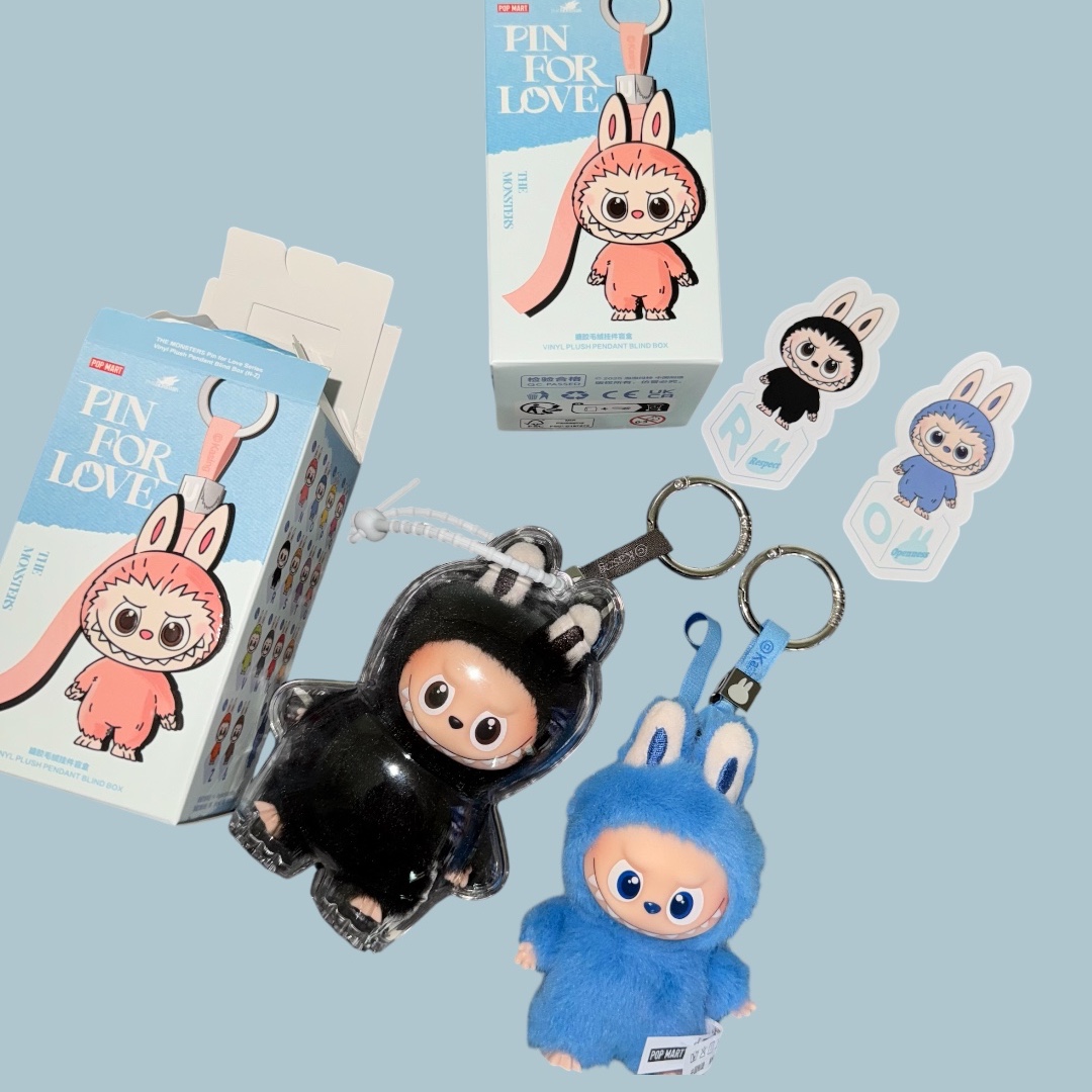 Pop Mart Labubu The Monsters Pin For Love Series Vinyl Plush Pendant (N-Z) R (Opened Case) 착용 스타일