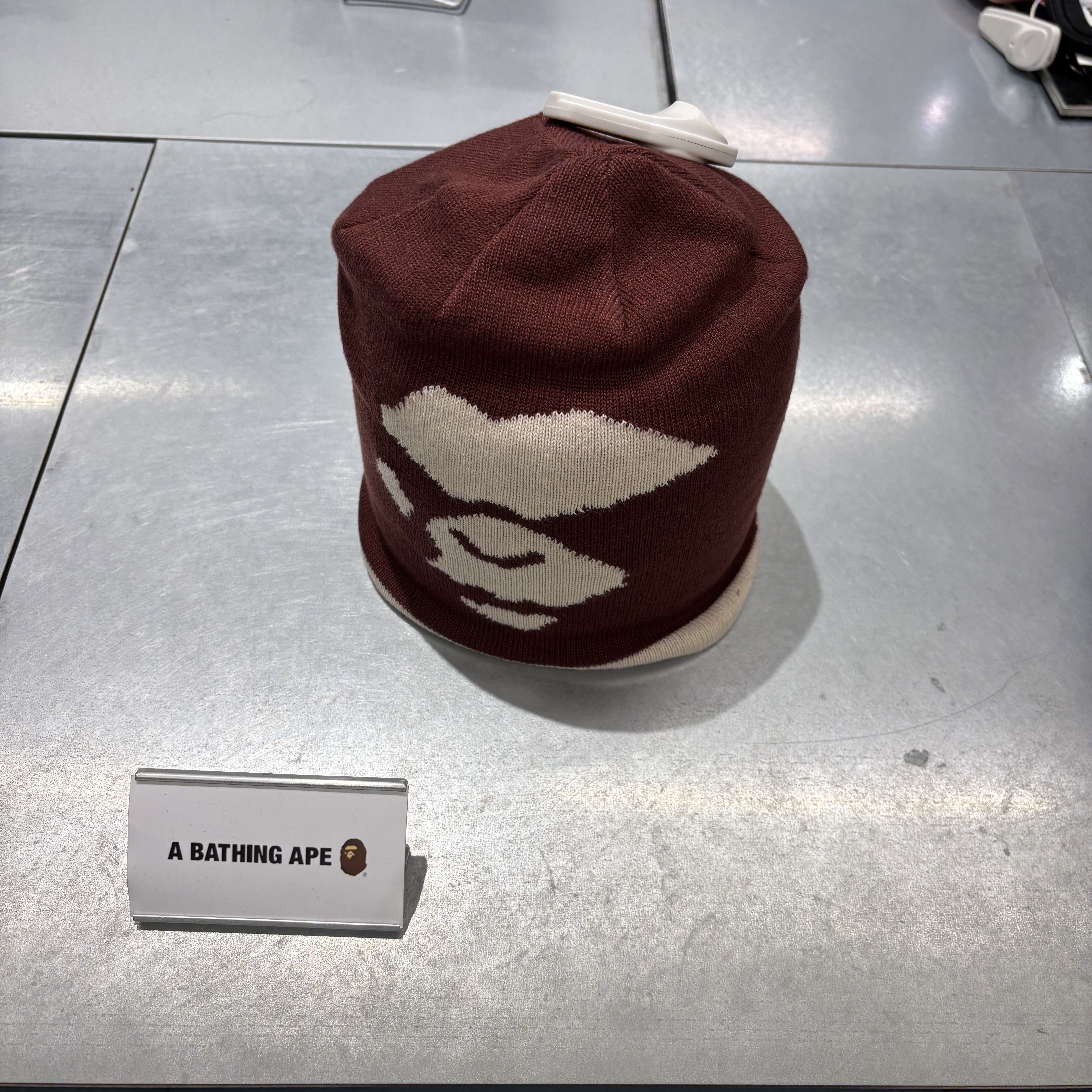 BAPE Mad Face Knit Cap Burgundy 착용 스타일